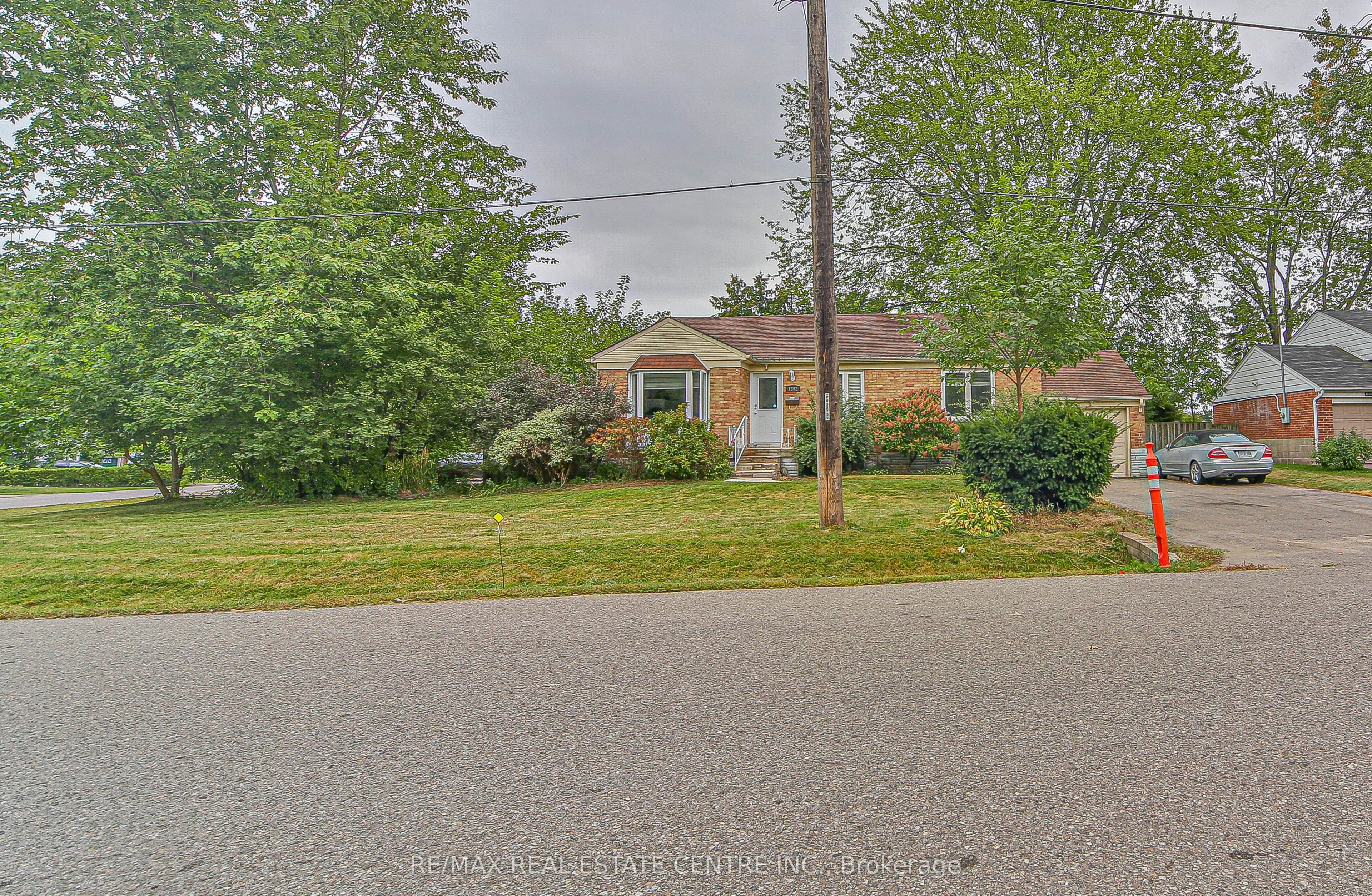 1292 Crossfield Bend