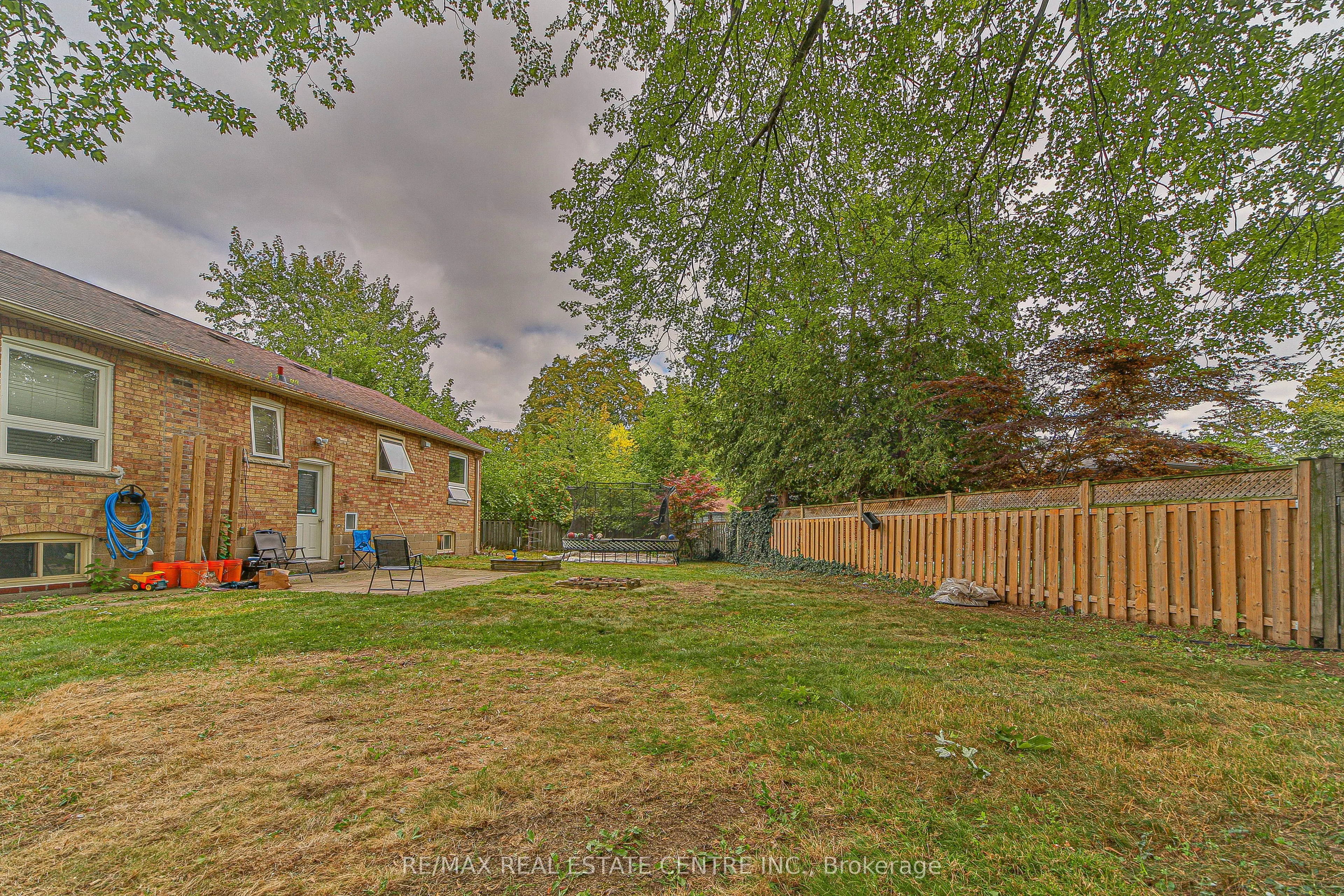 1292 Crossfield Bend