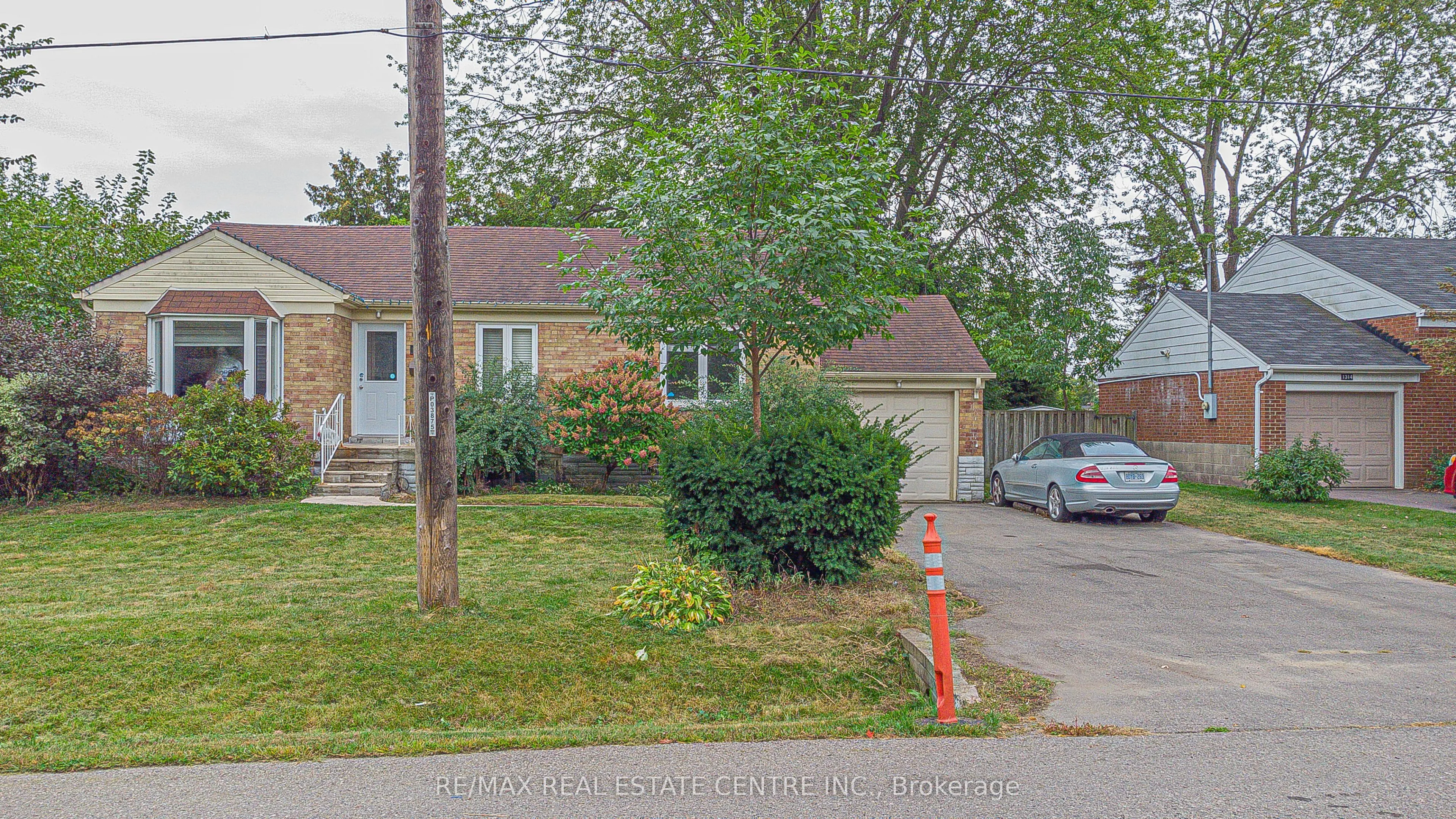 1292 Crossfield Bend