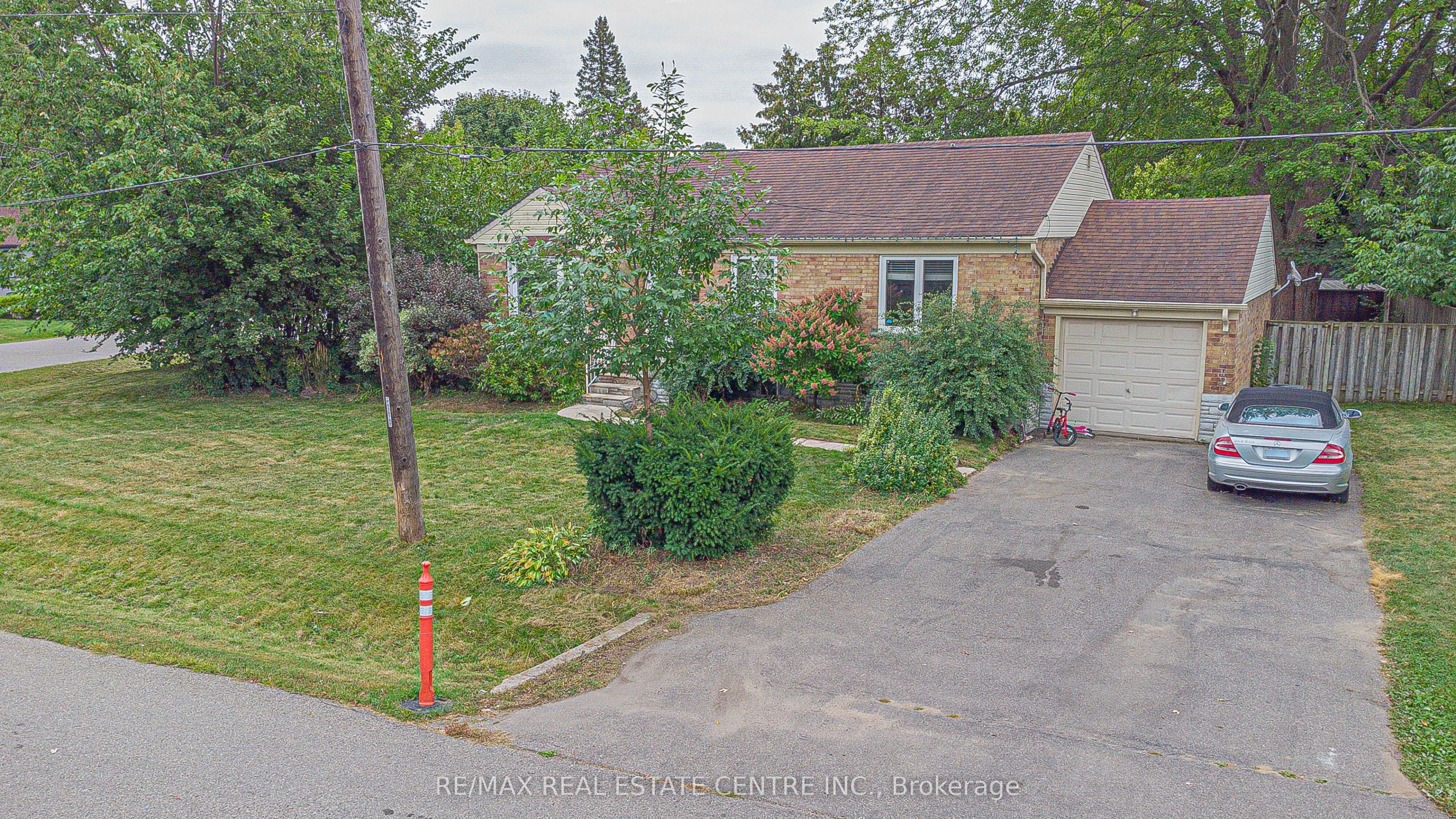 1292 Crossfield Bend
