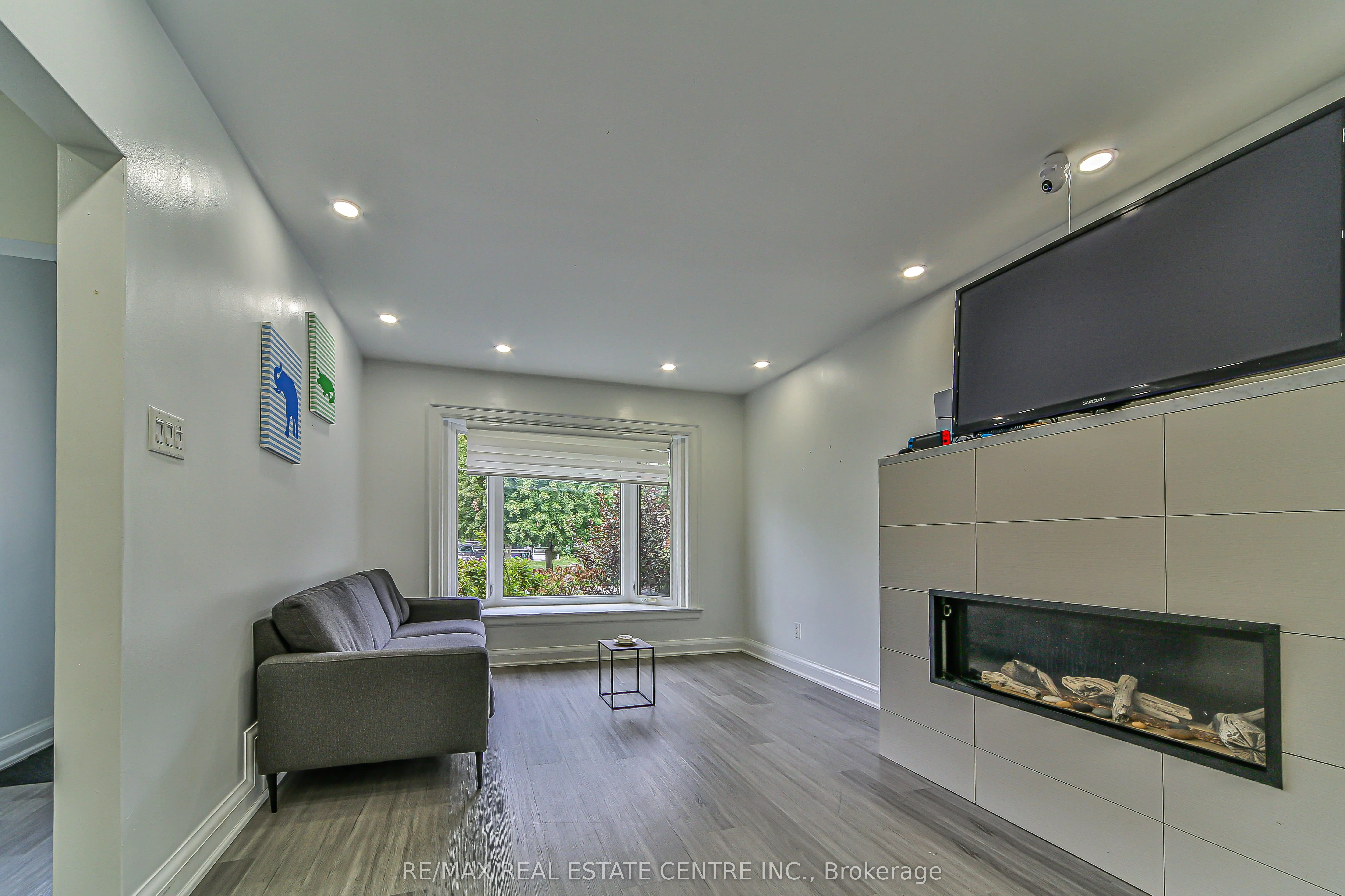 1292 Crossfield Bend