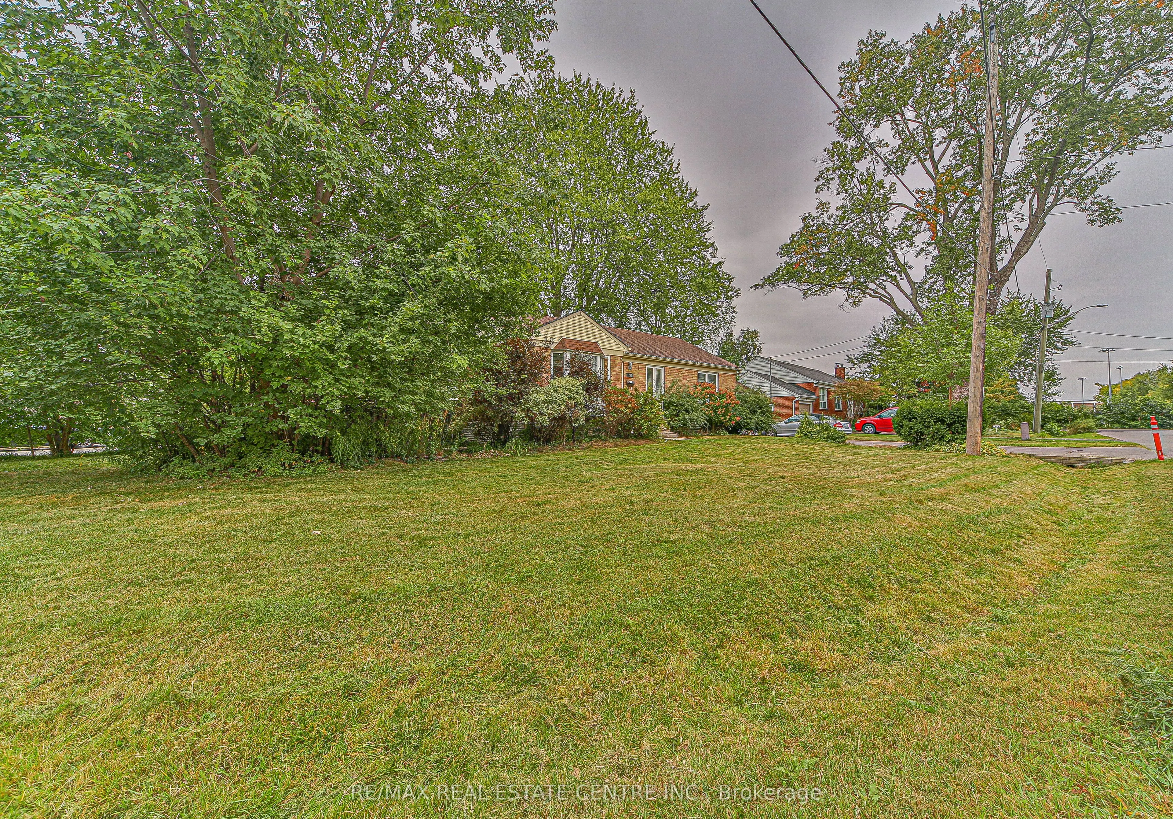 1292 Crossfield Bend