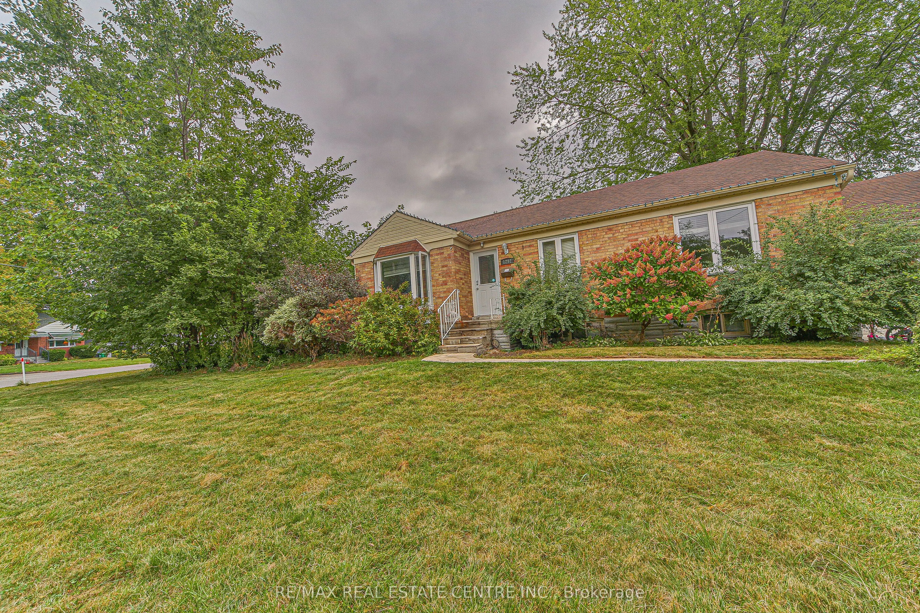 1292 Crossfield Bend