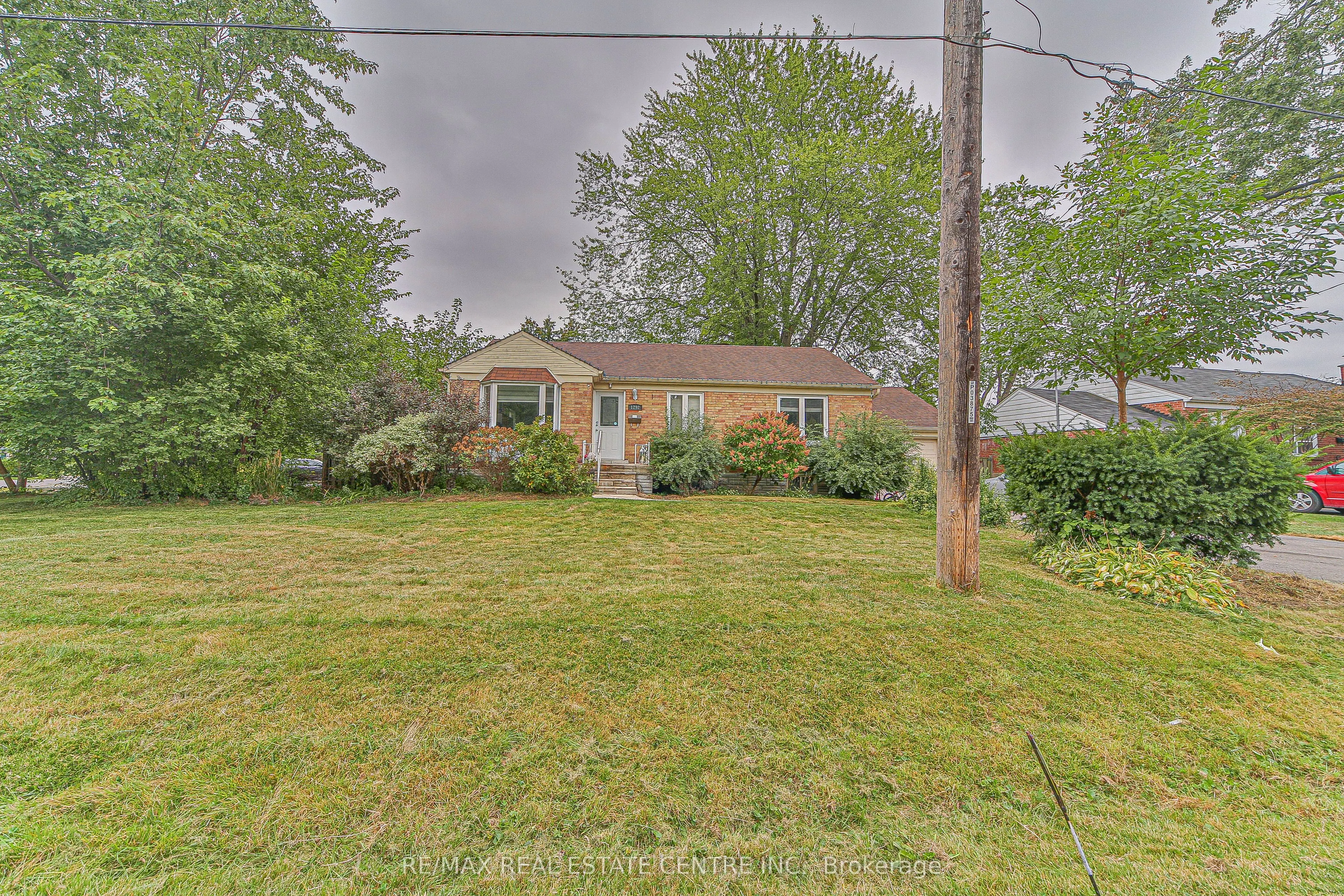 1292 Crossfield Bend