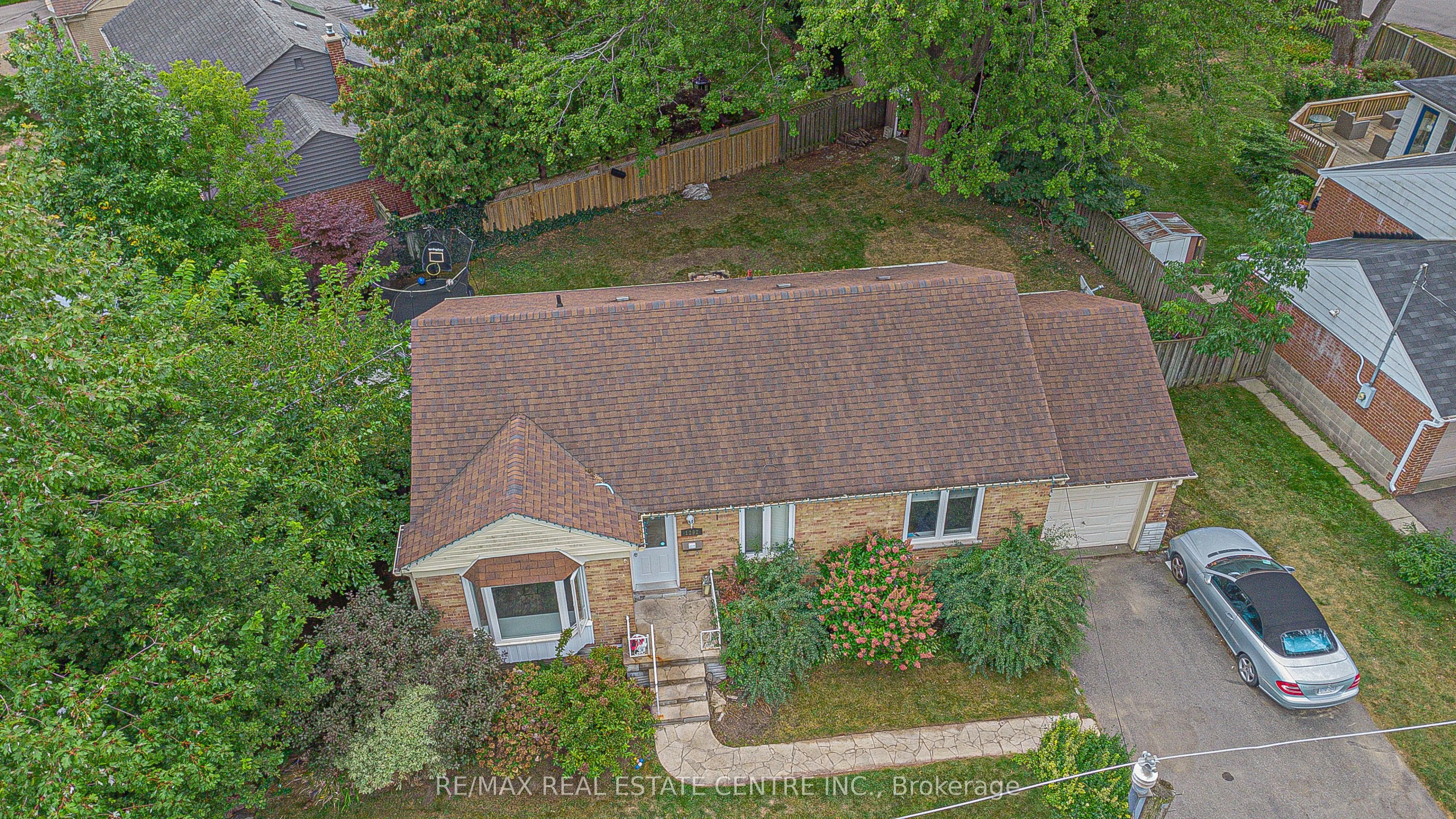 1292 Crossfield Bend