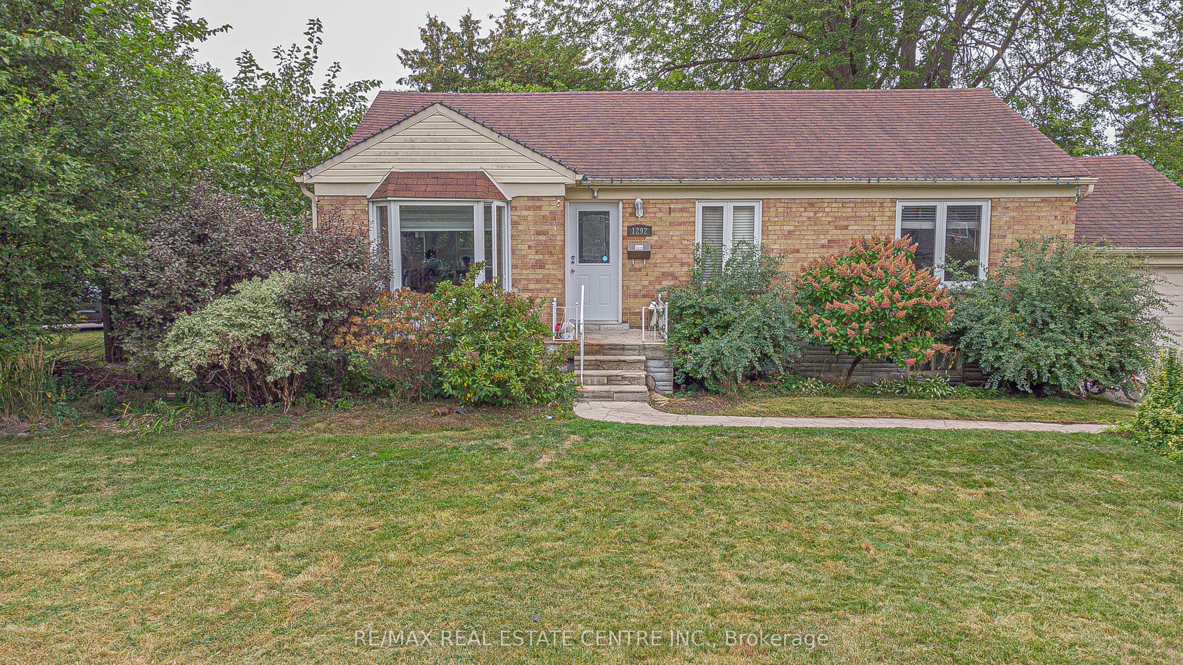 1292 Crossfield Bend