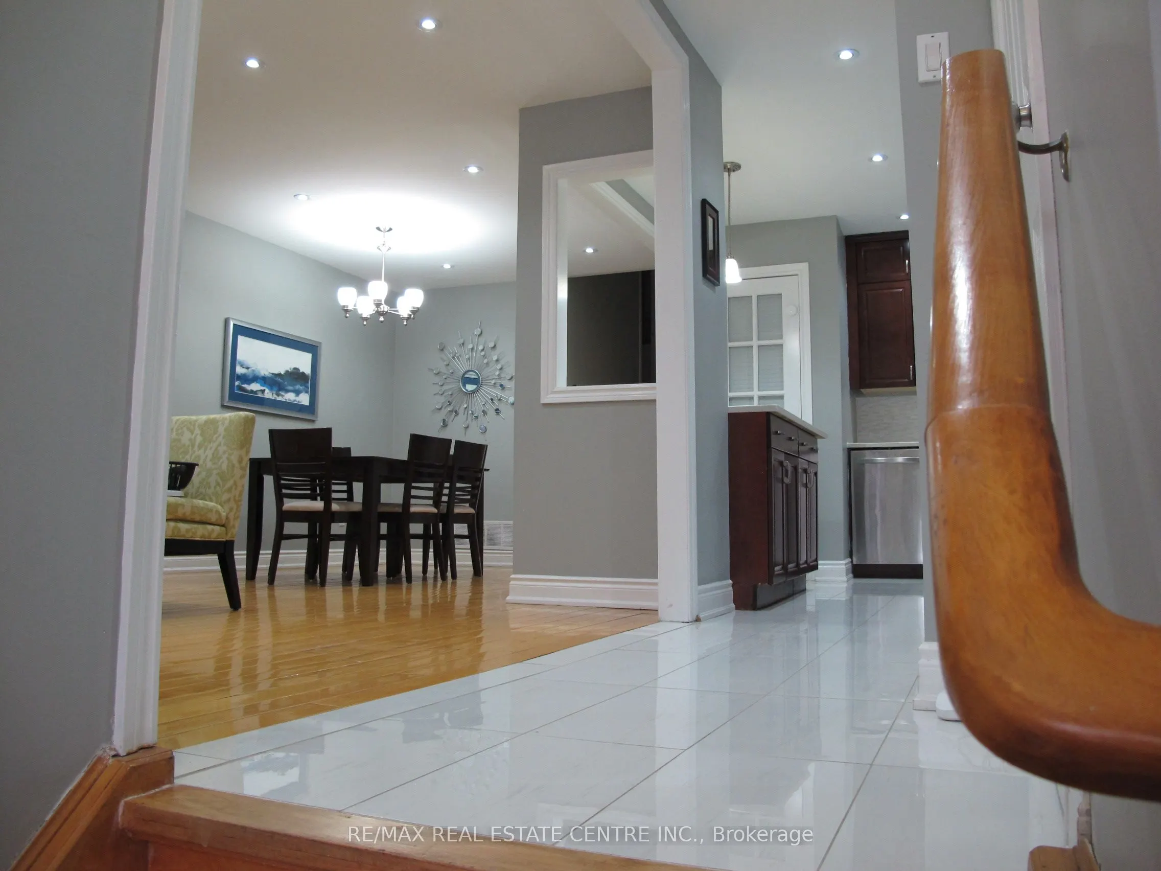 4695 Empire(Upper Floor) Crescent