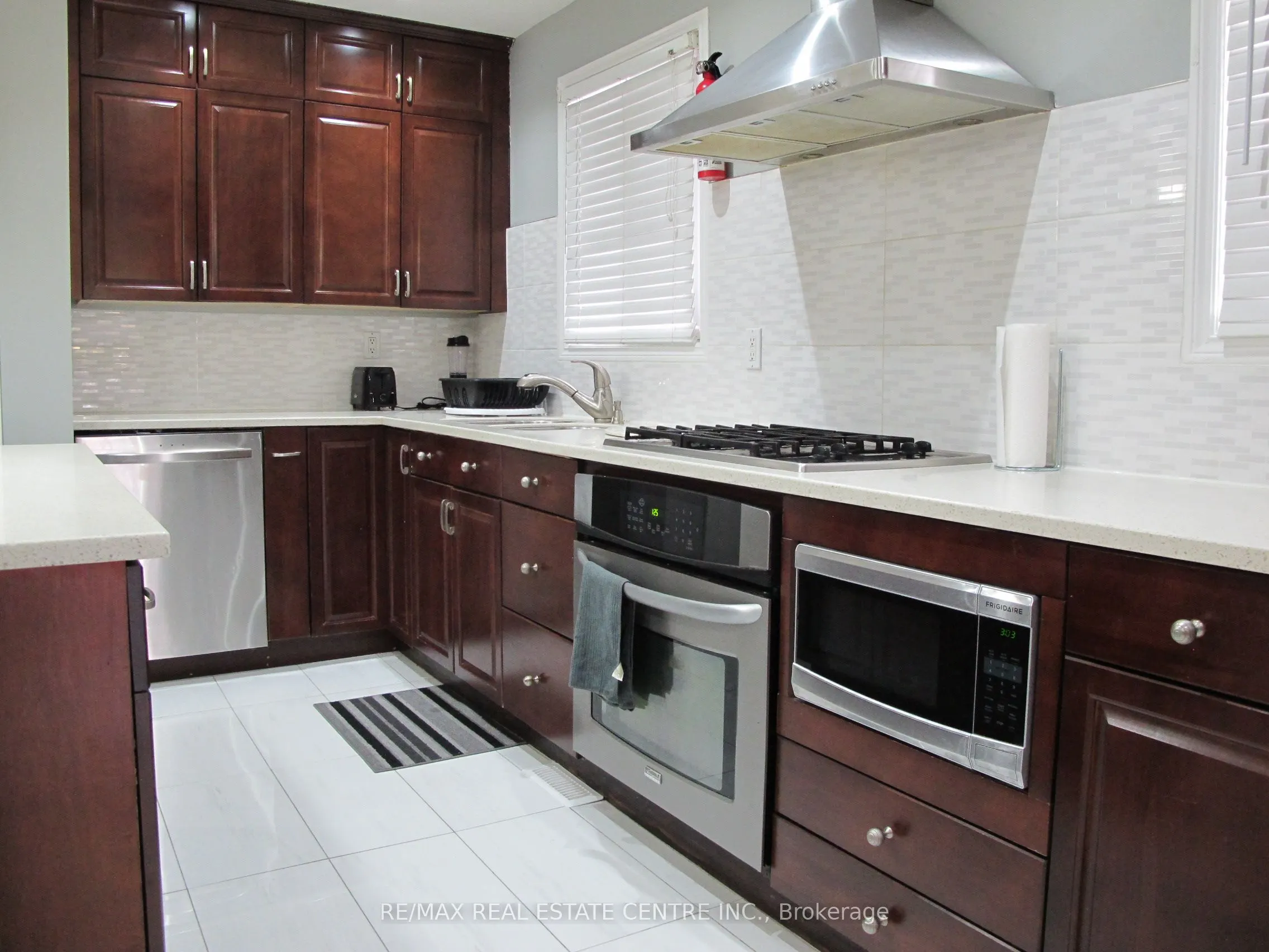 4695 Empire(Upper Floor) Crescent