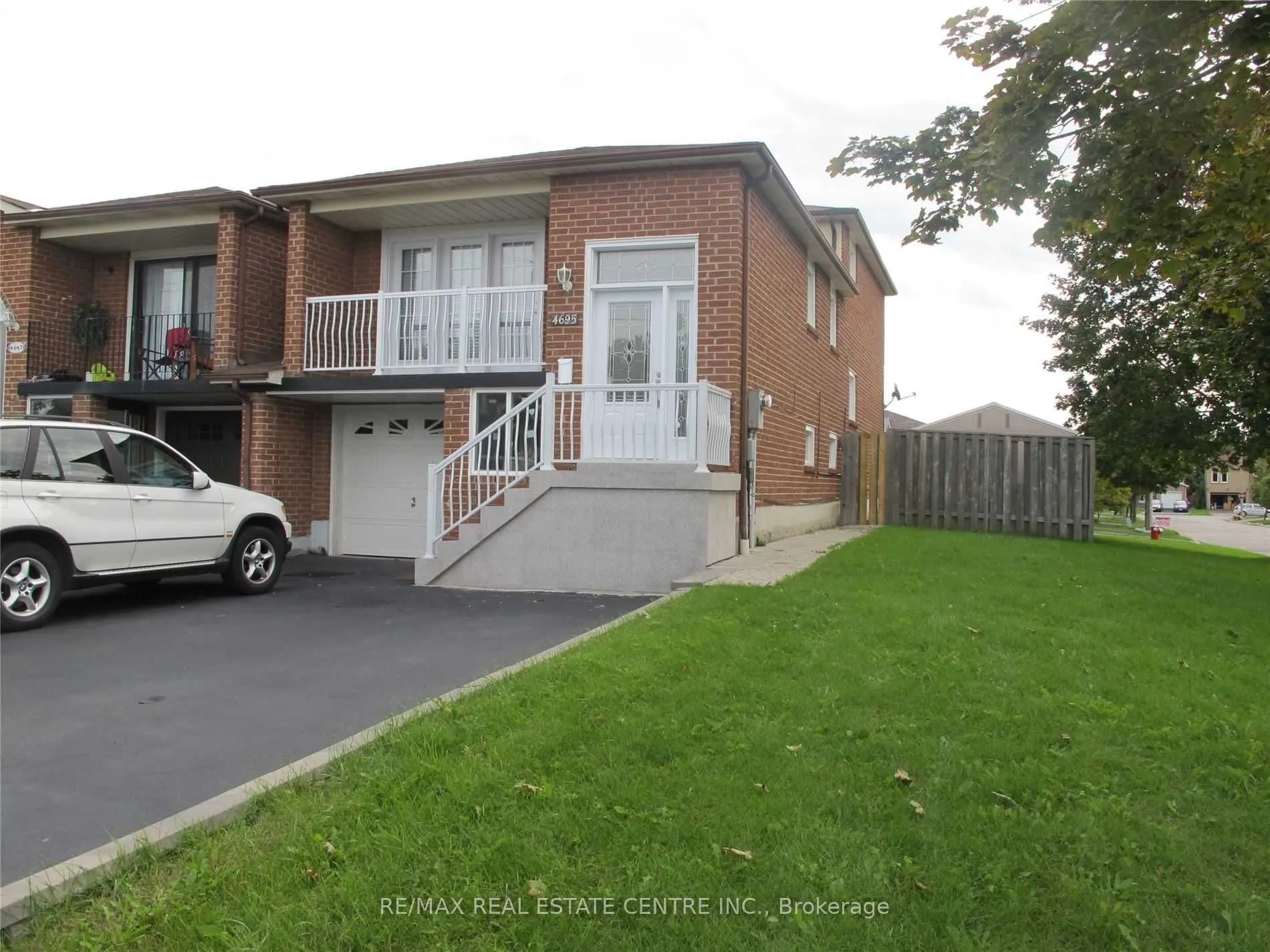 4695 Empire(Upper Floor) Crescent