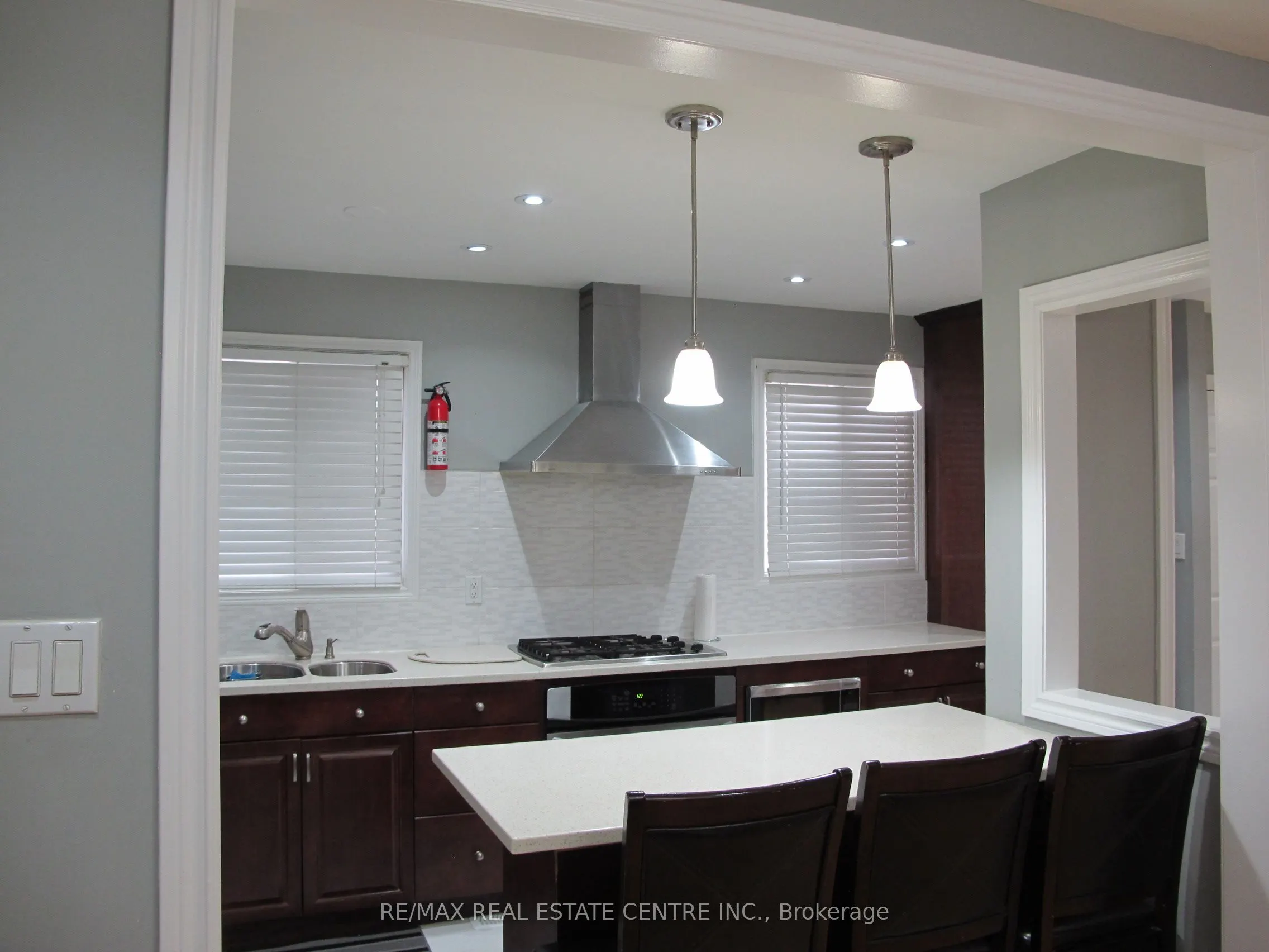 4695 Empire(Upper Floor) Crescent