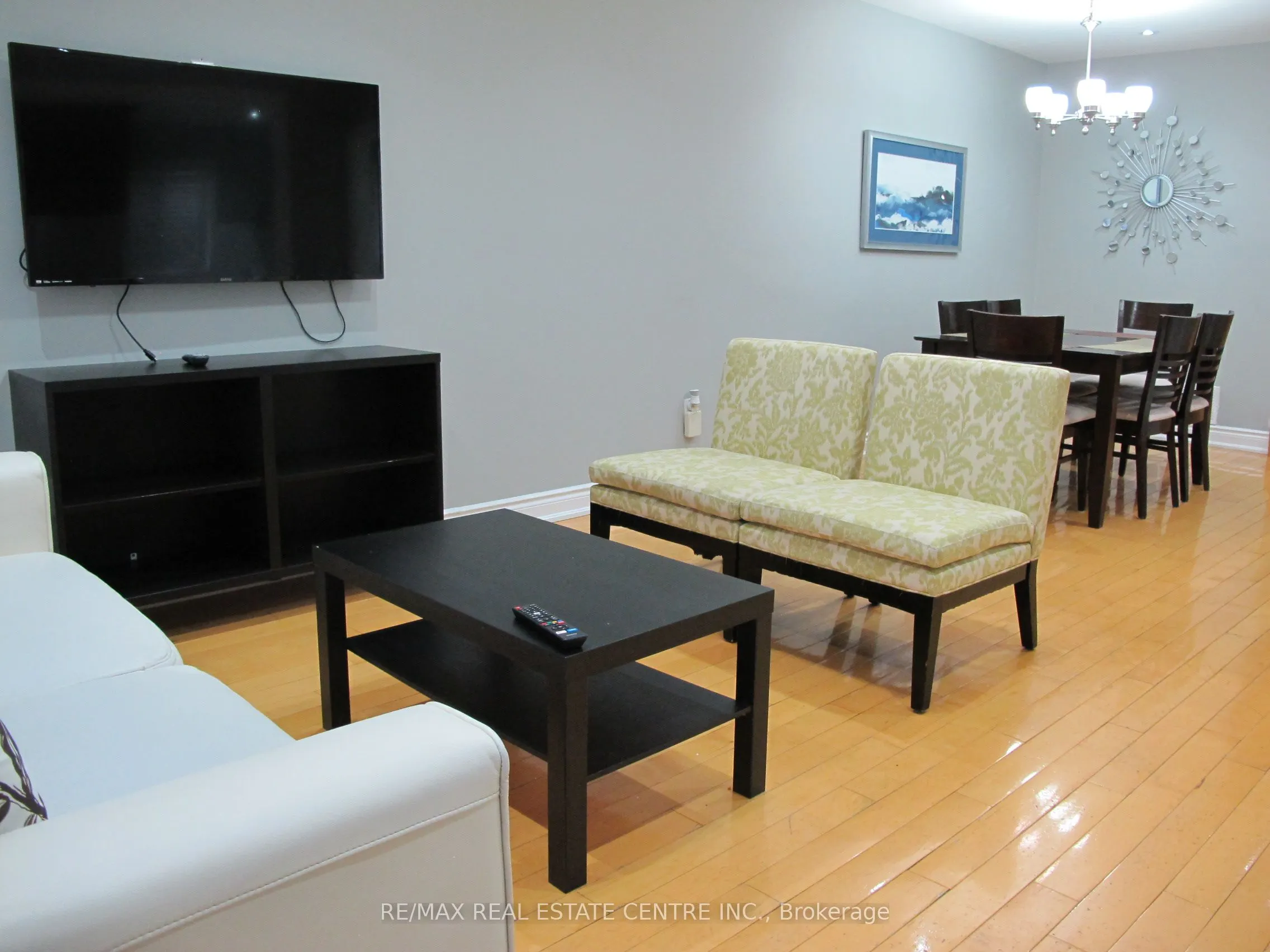 4695 Empire(Upper Floor) Crescent