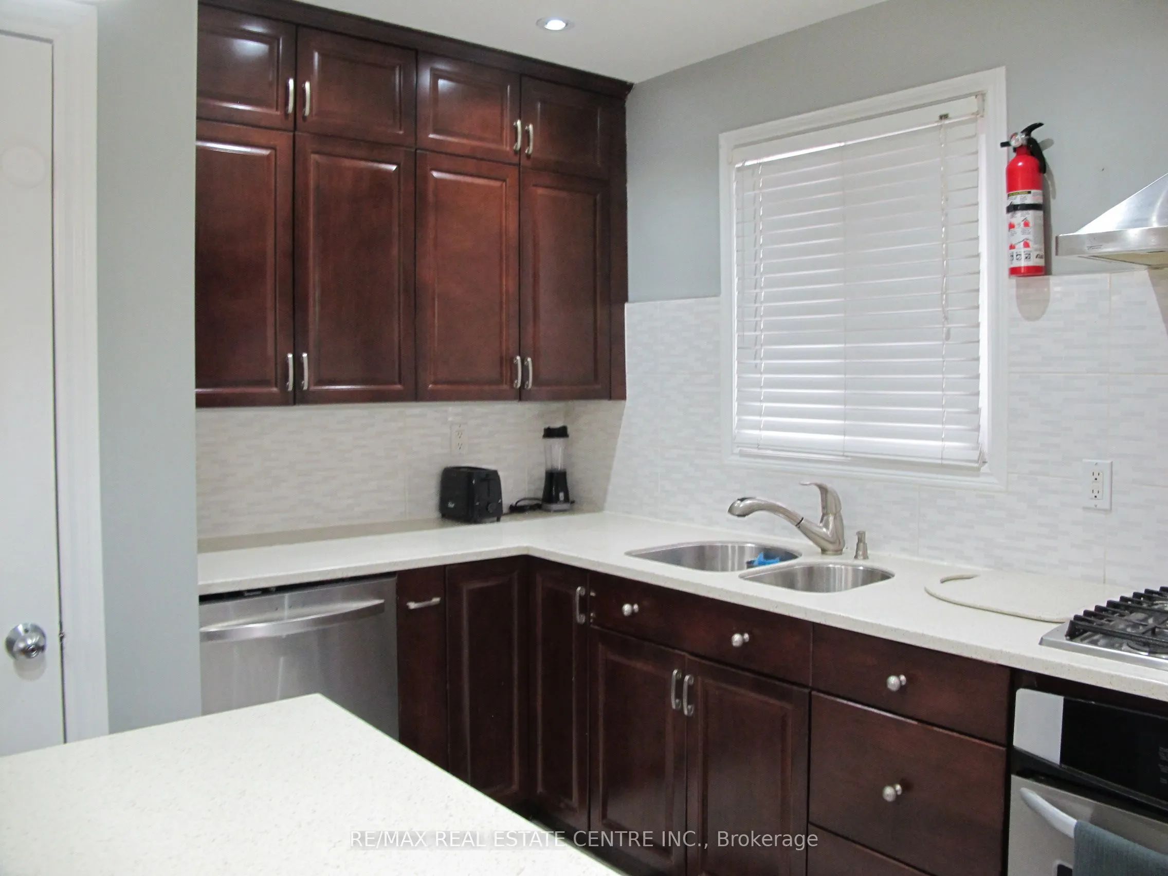 4695 Empire(Upper Floor) Crescent