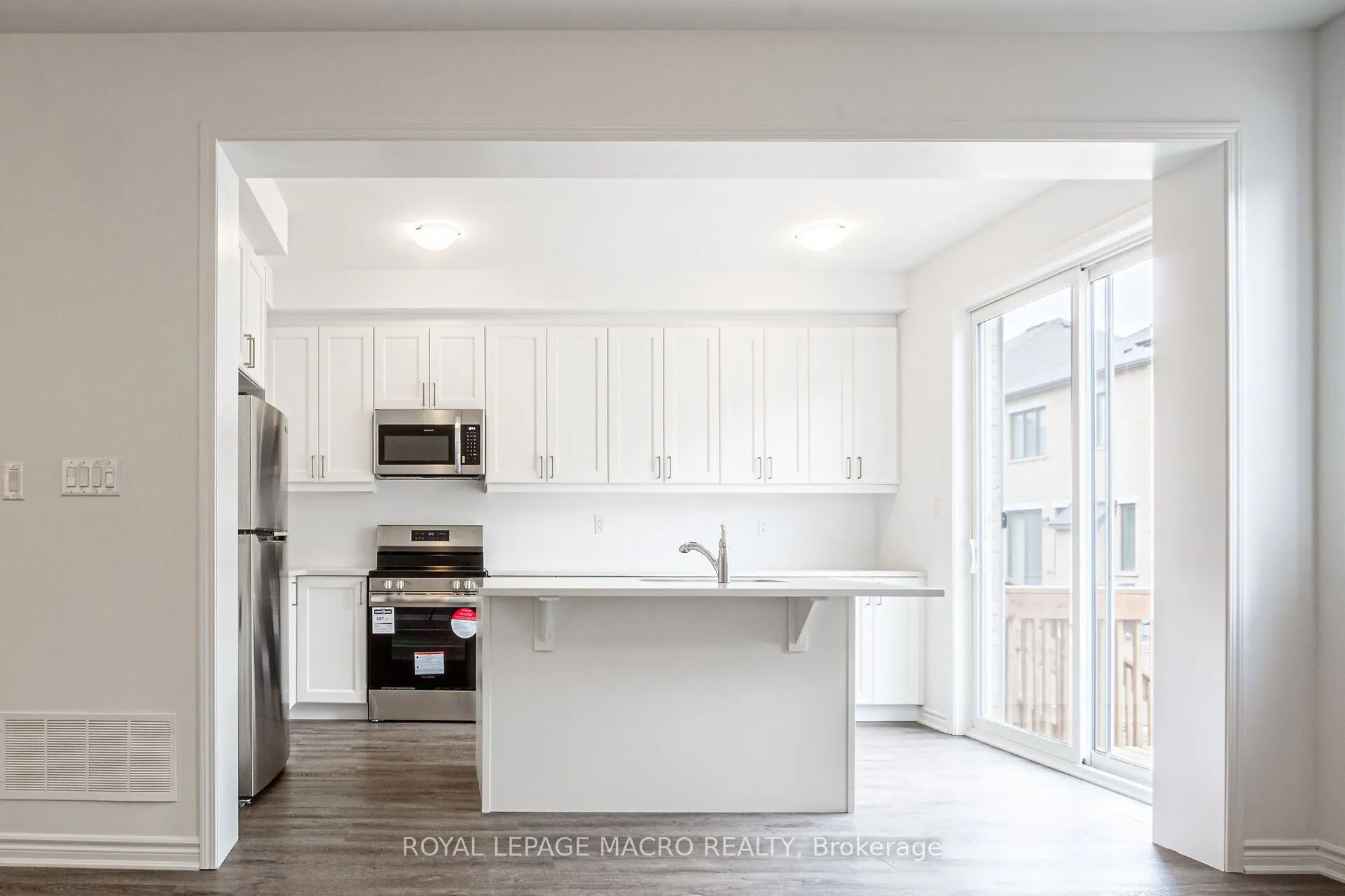 1832 Thames Circle