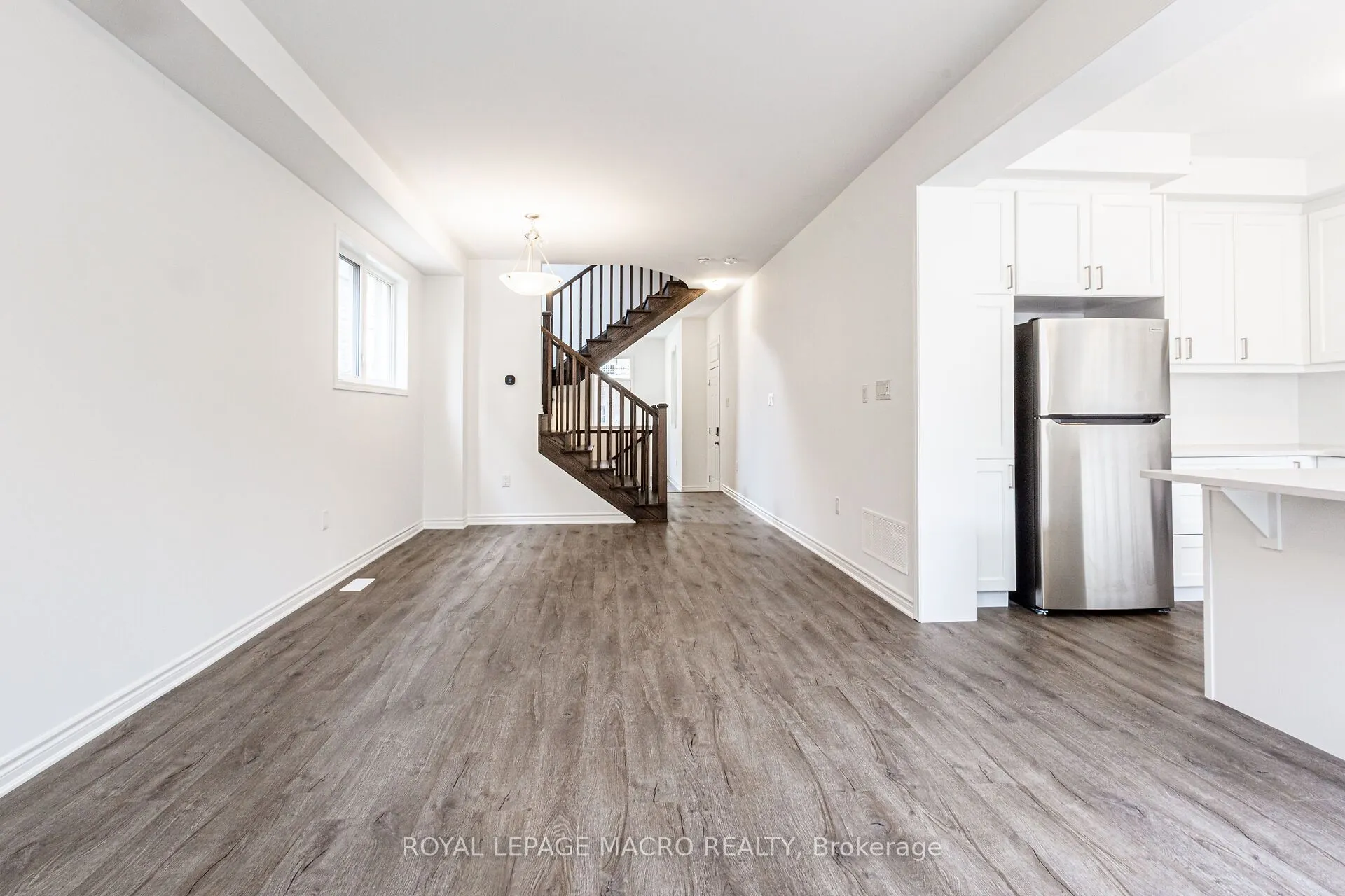 1832 Thames Circle