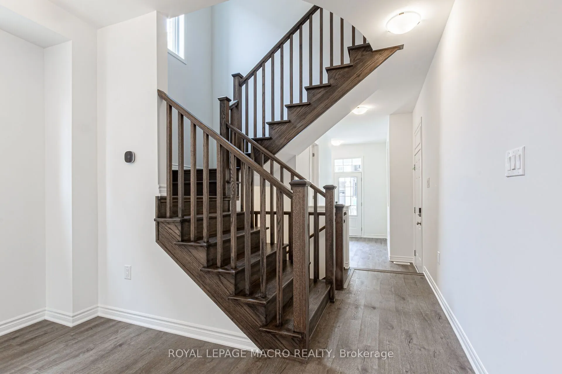 1832 Thames Circle