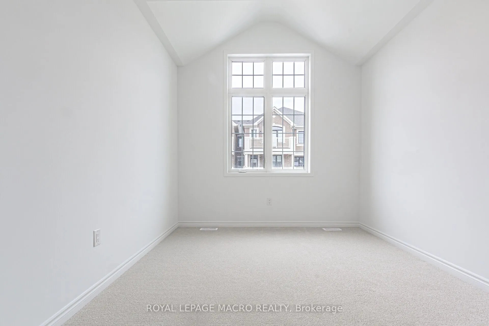 1832 Thames Circle