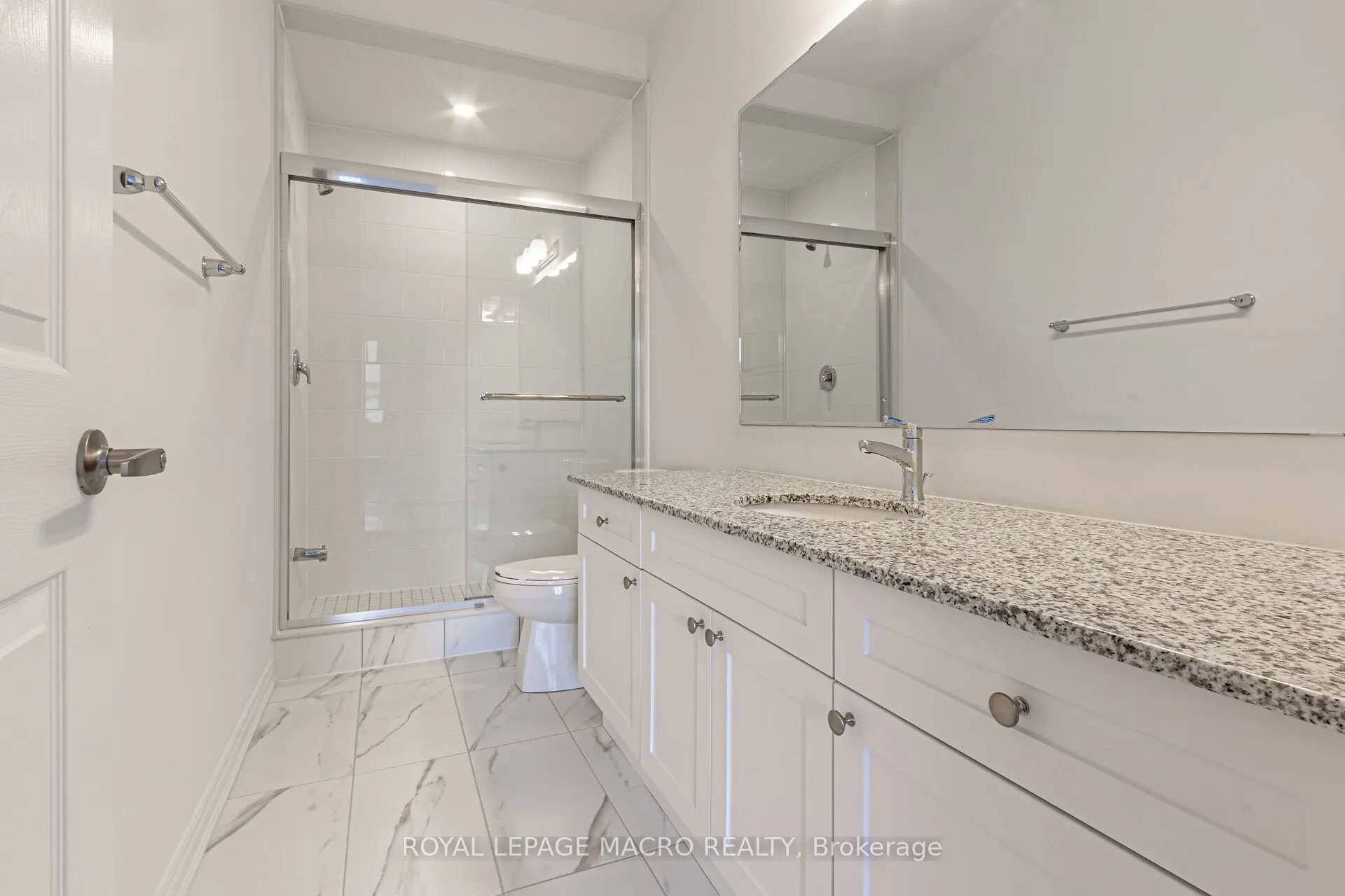 1832 Thames Circle