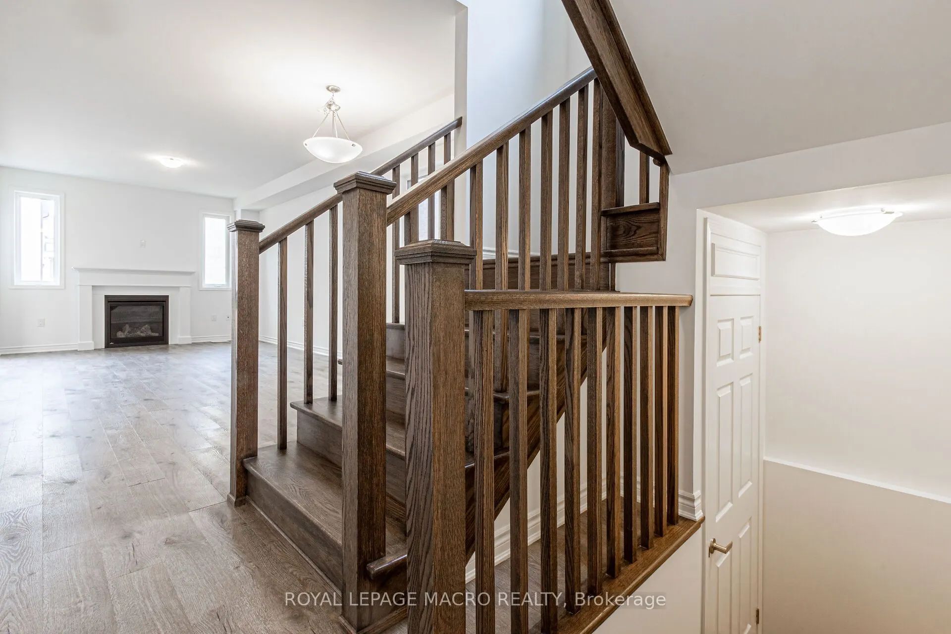 1832 Thames Circle