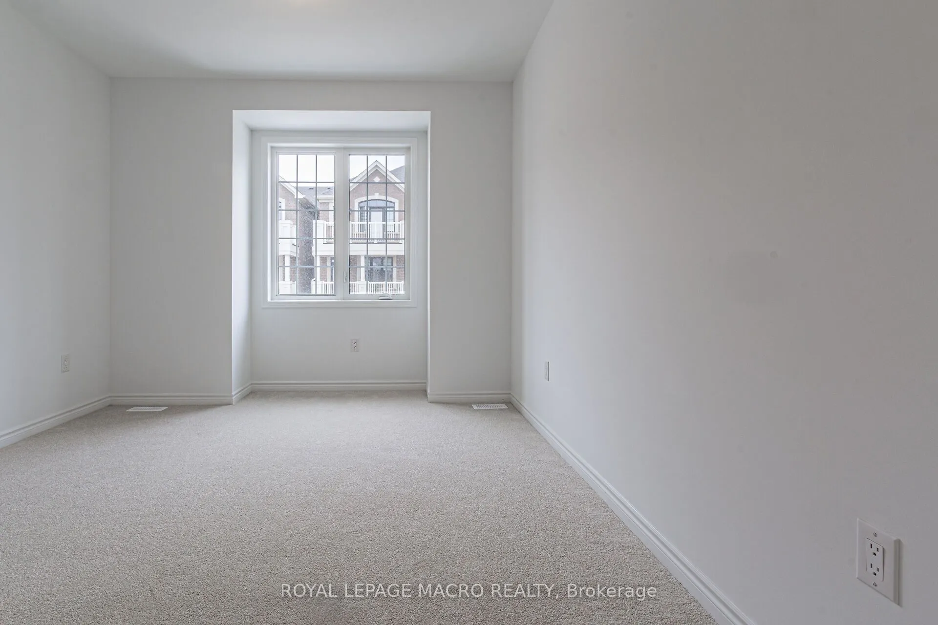1832 Thames Circle