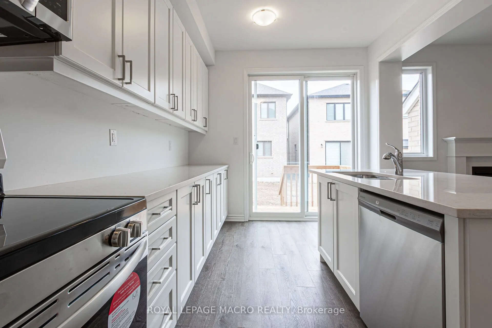 1832 Thames Circle
