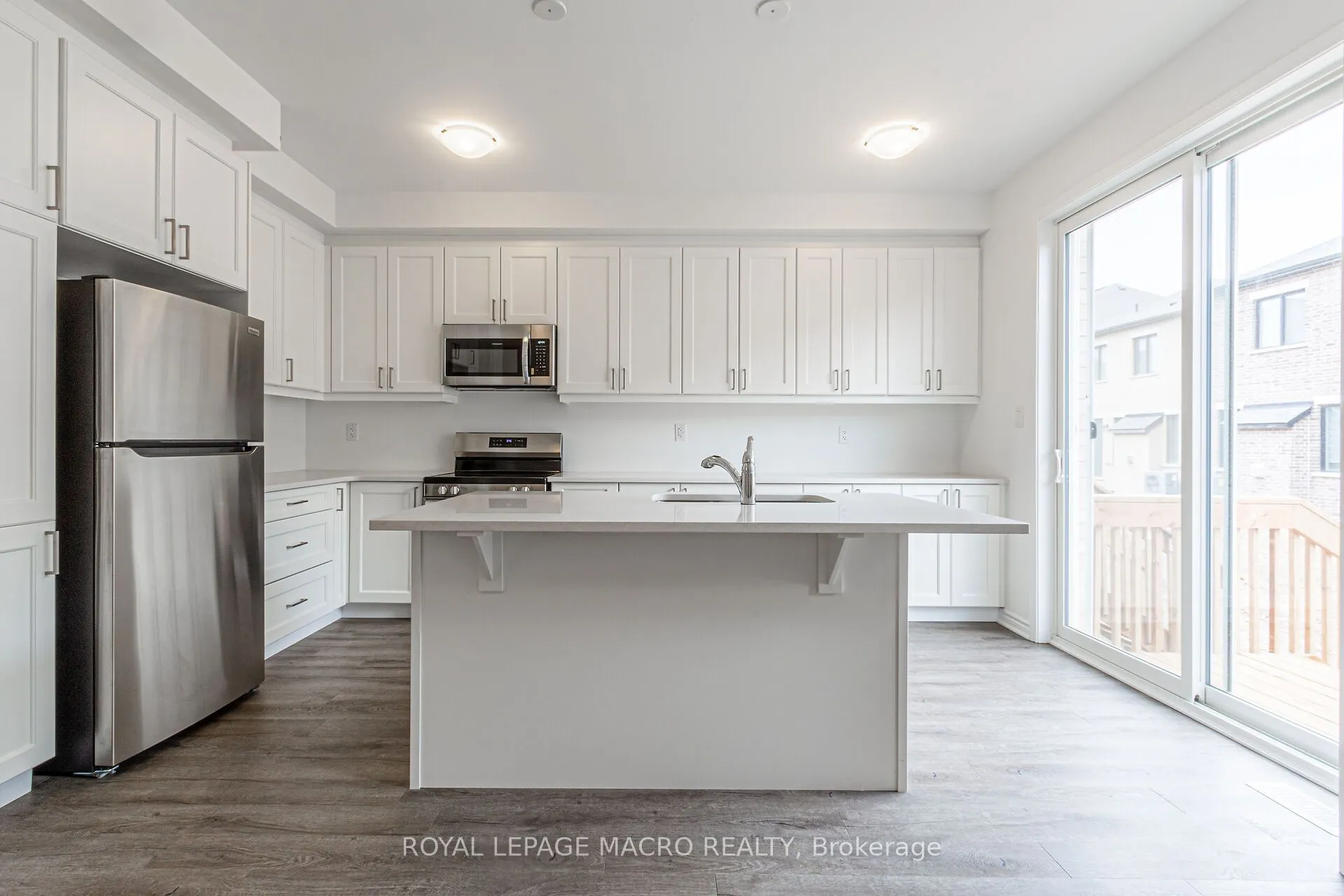 1832 Thames Circle