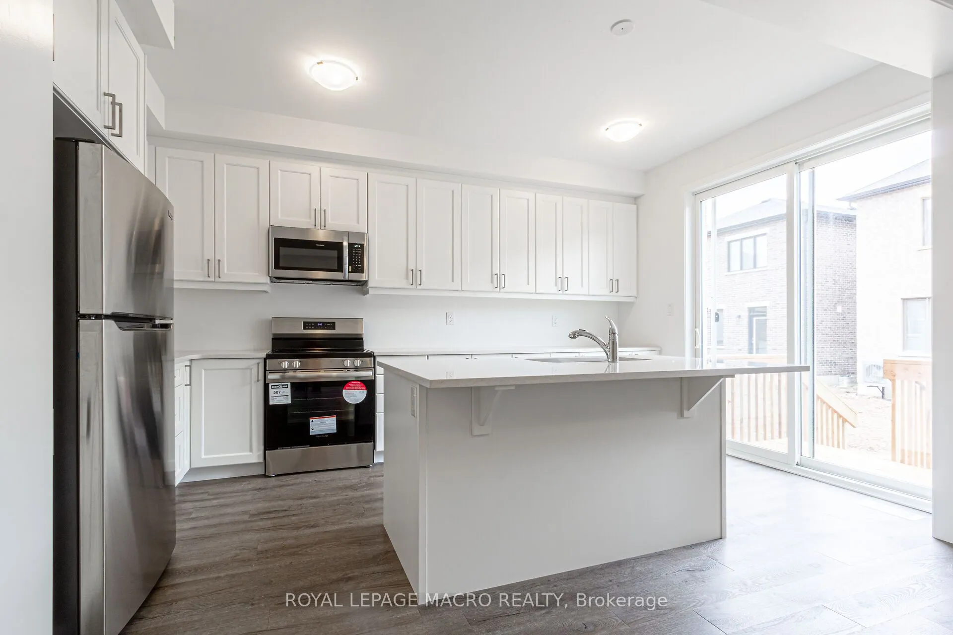 1832 Thames Circle
