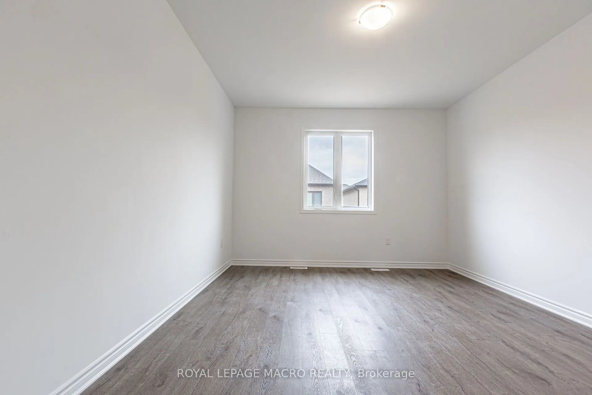 1832 Thames Circle