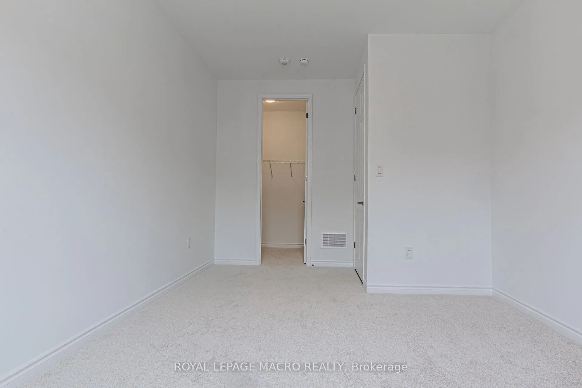 1832 Thames Circle
