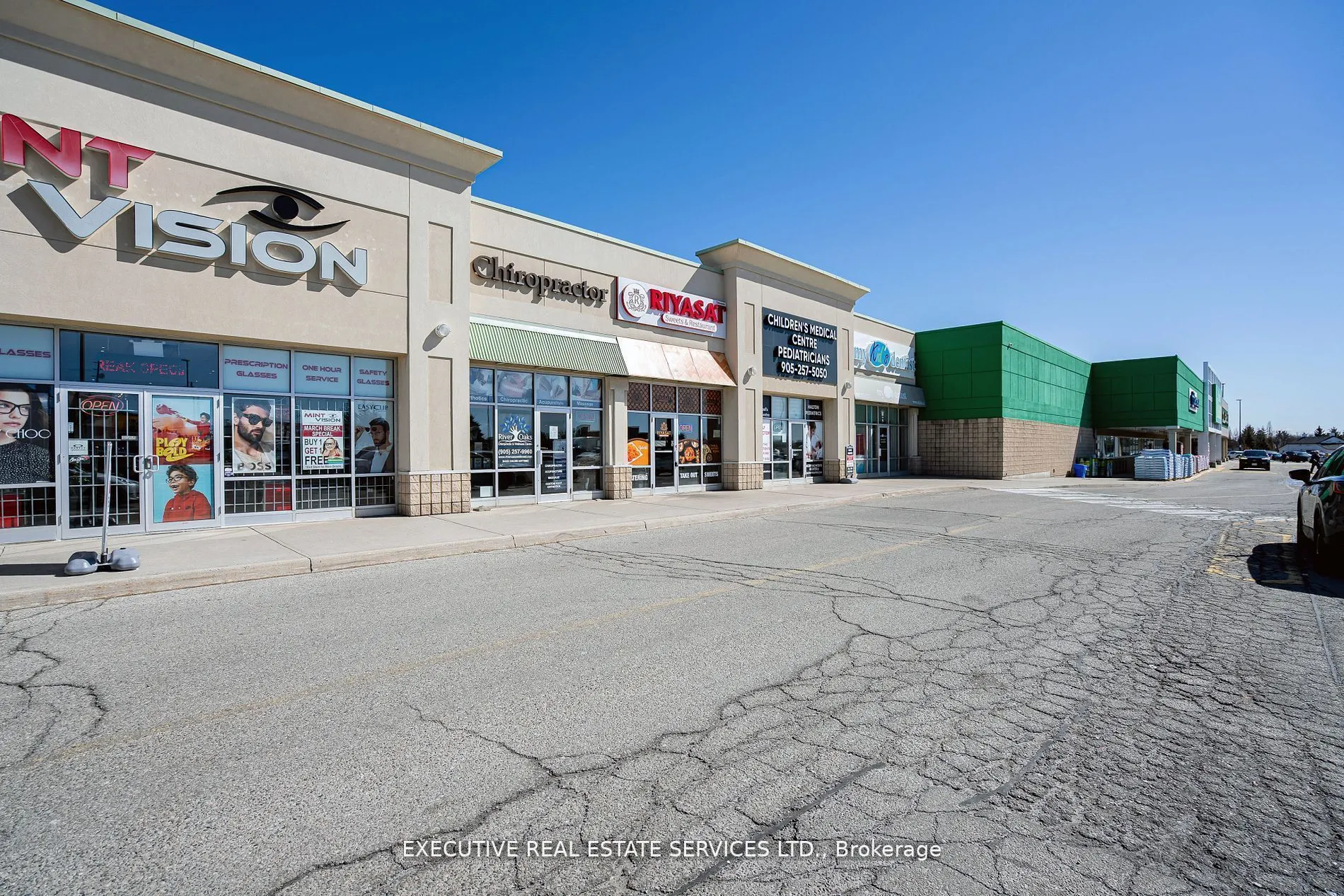 478 Dundas Street W, #7
