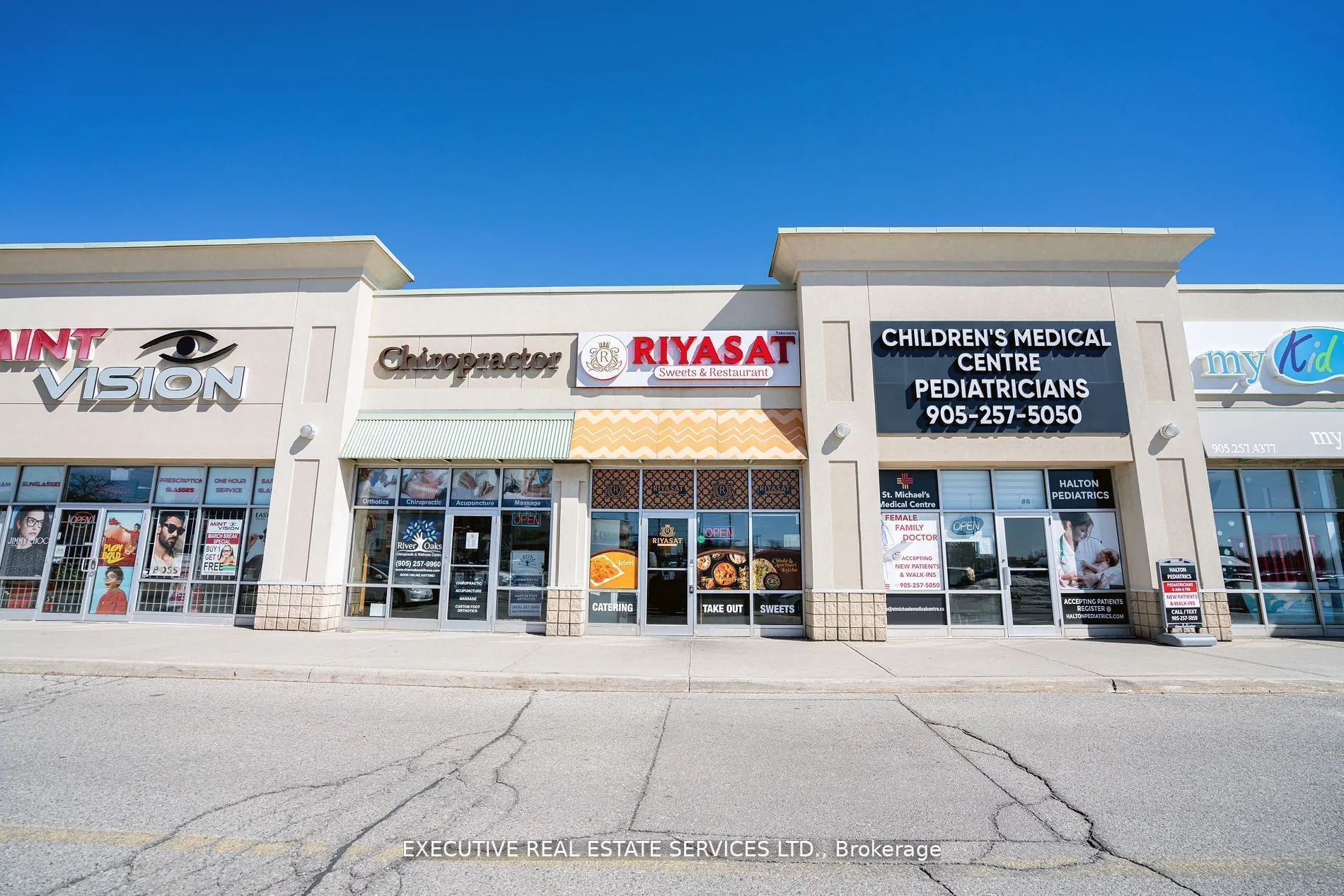 478 Dundas Street W, #7