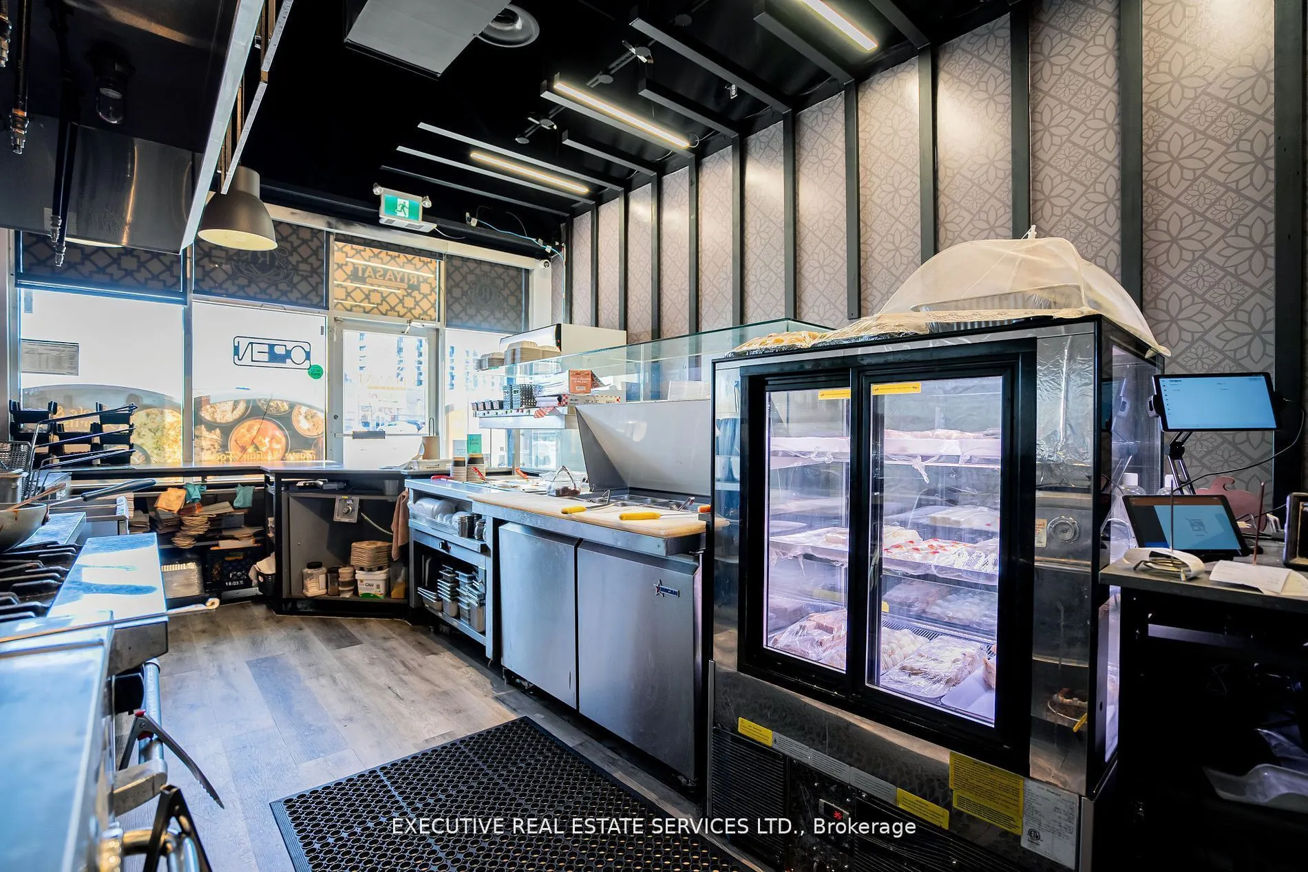 478 Dundas Street W, #7