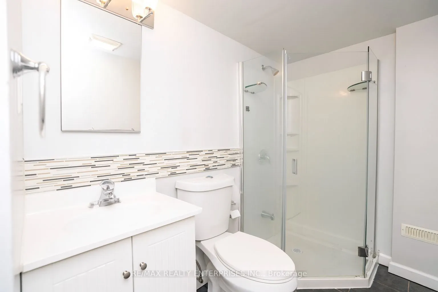3 Glen Gordon Road, #Lower