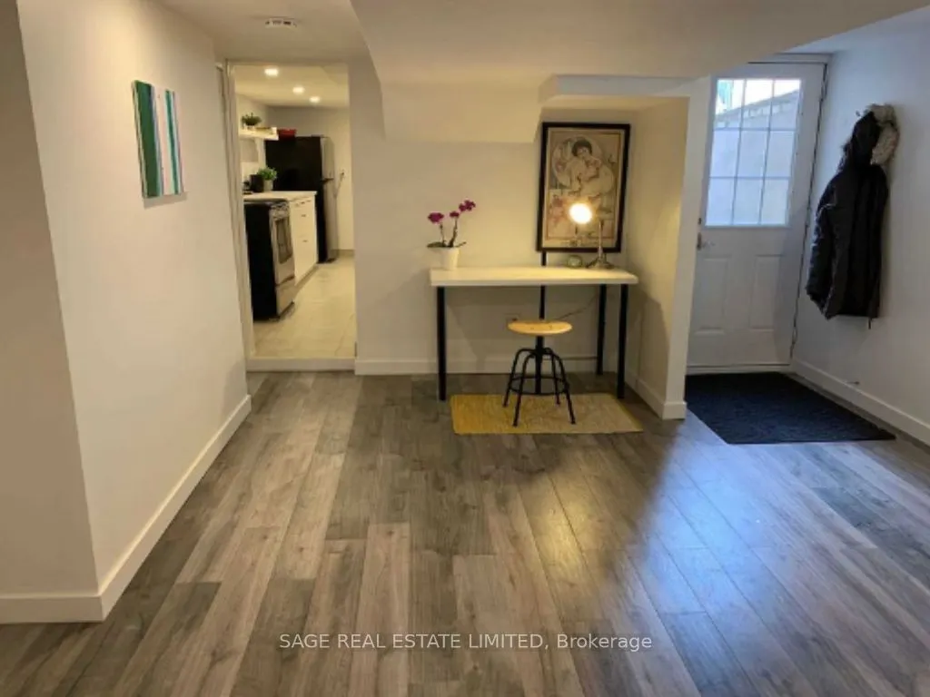 130 Eileen Avenue, #LOWER