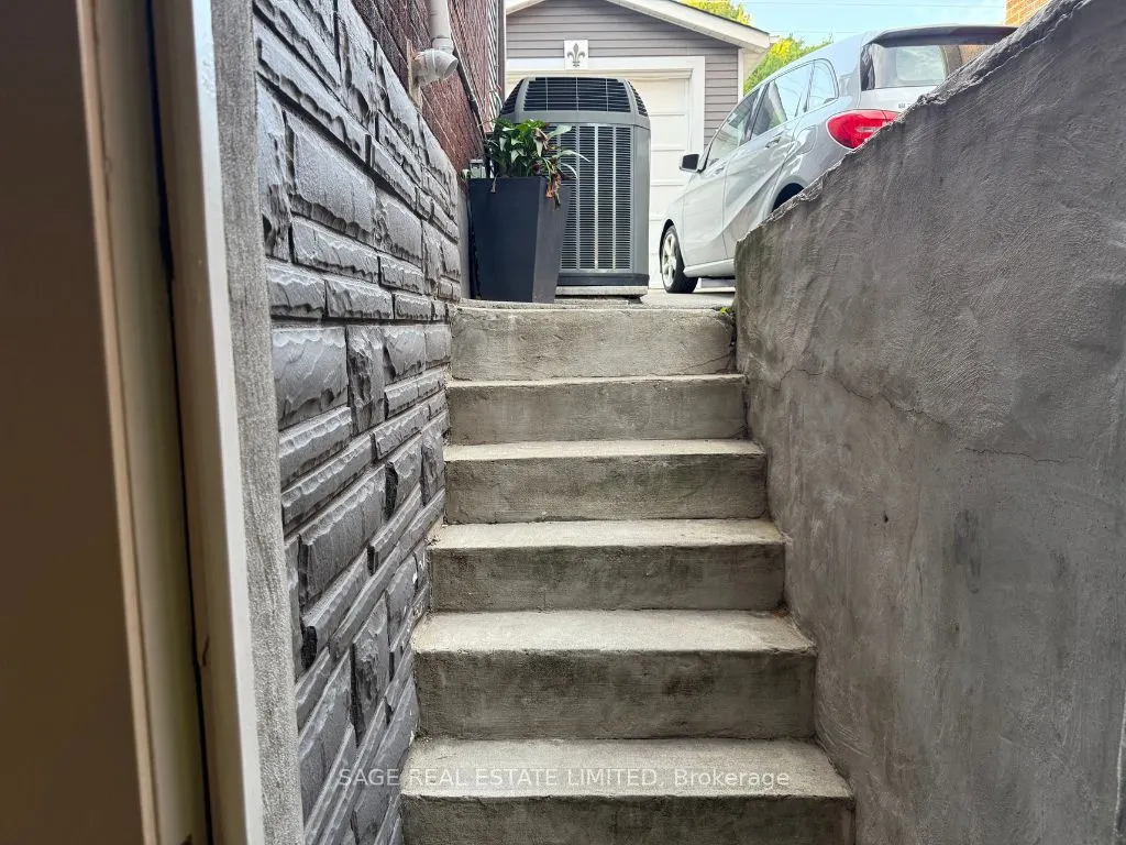 130 Eileen Avenue, #LOWER