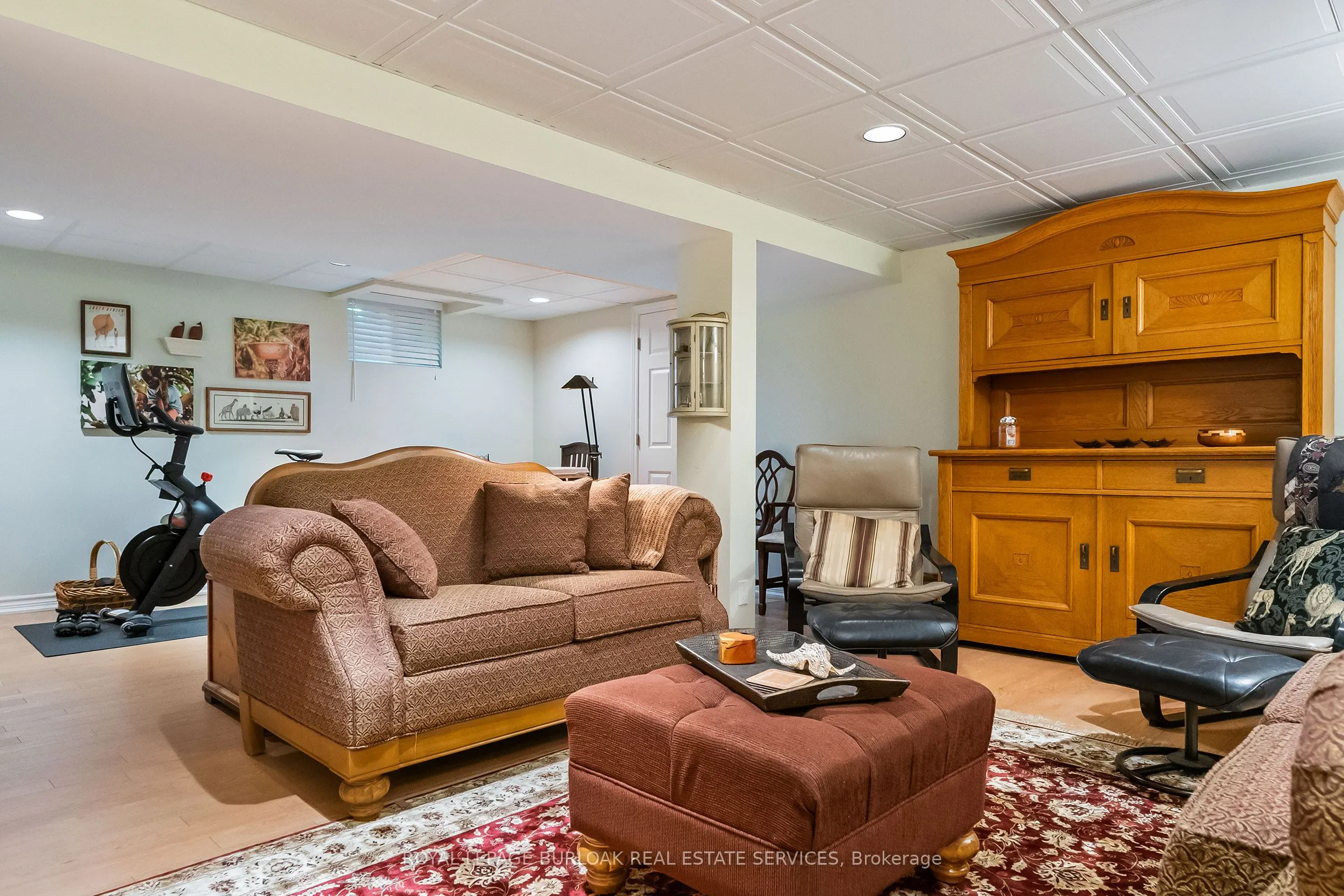 1318 Hillview Crescent