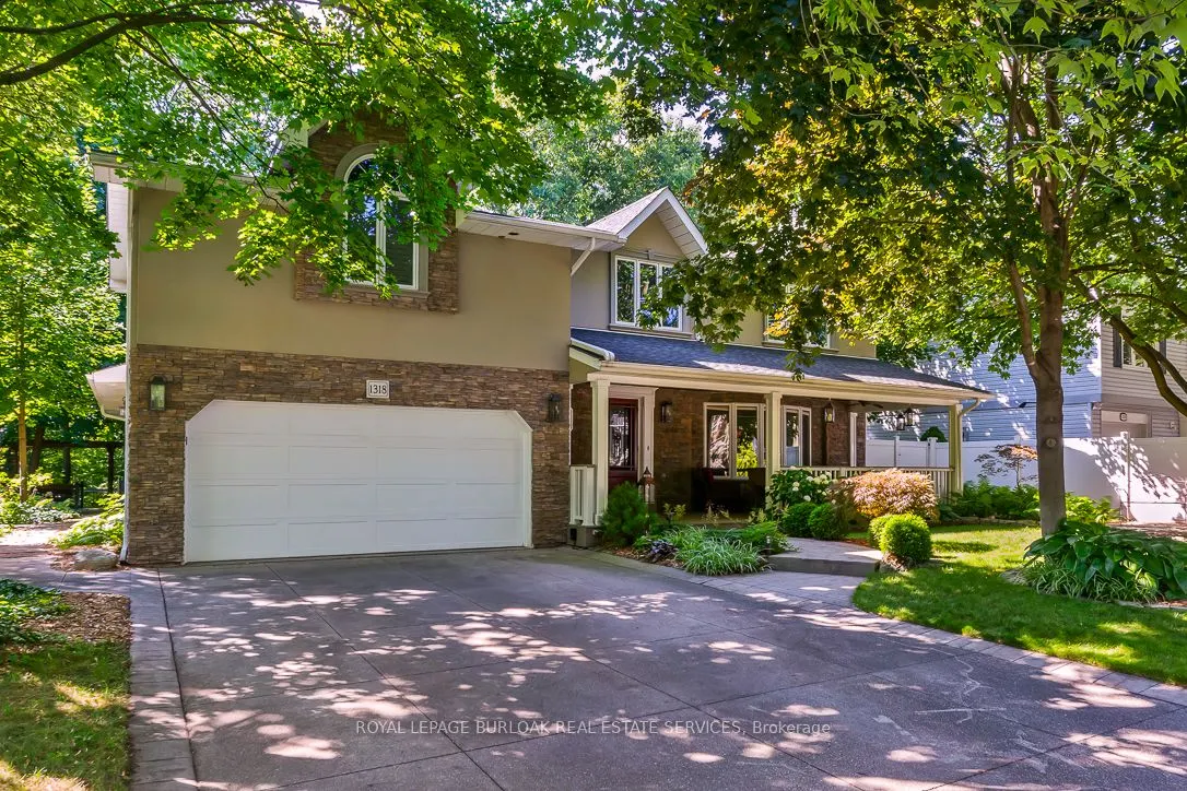 1318 Hillview Crescent