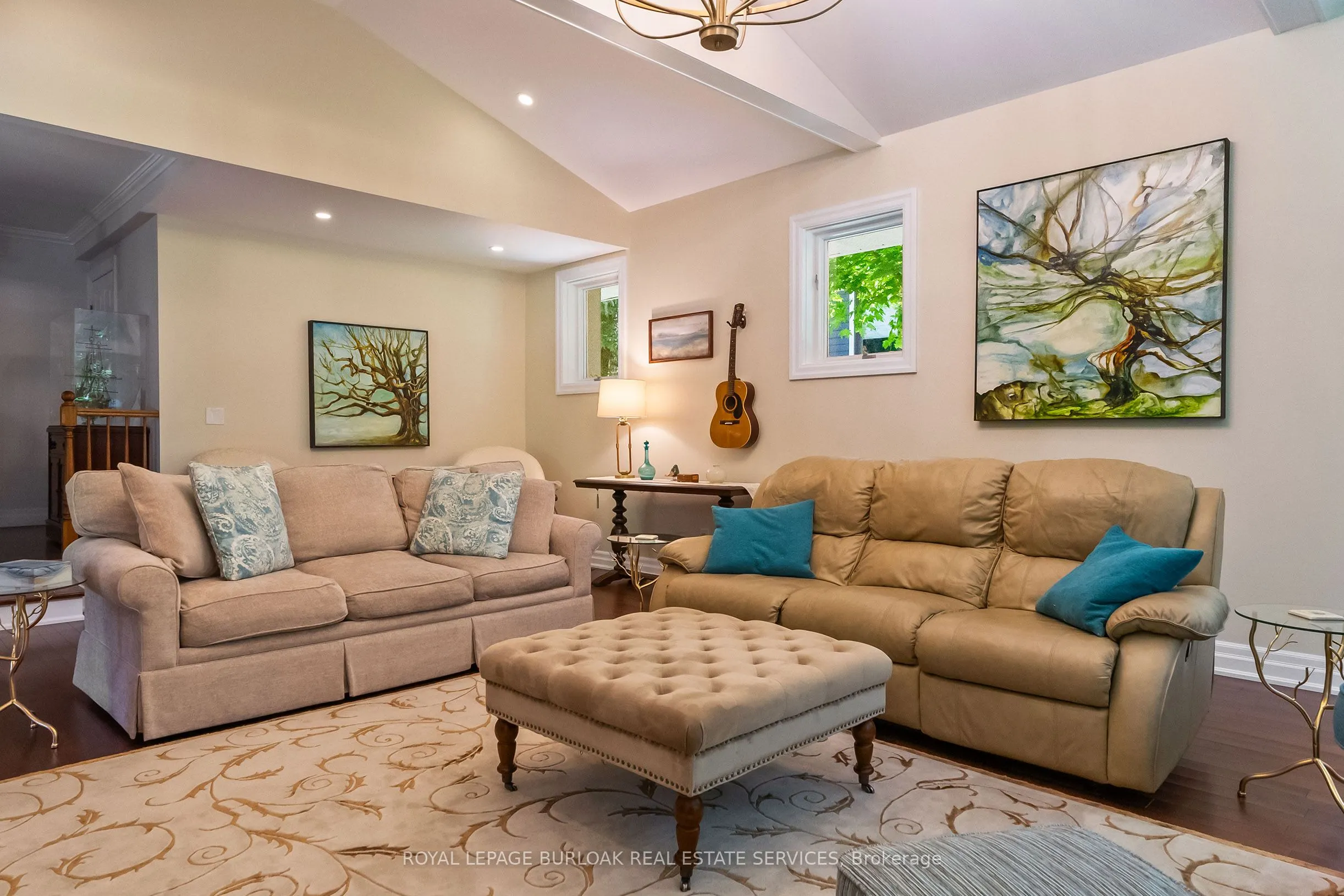 1318 Hillview Crescent