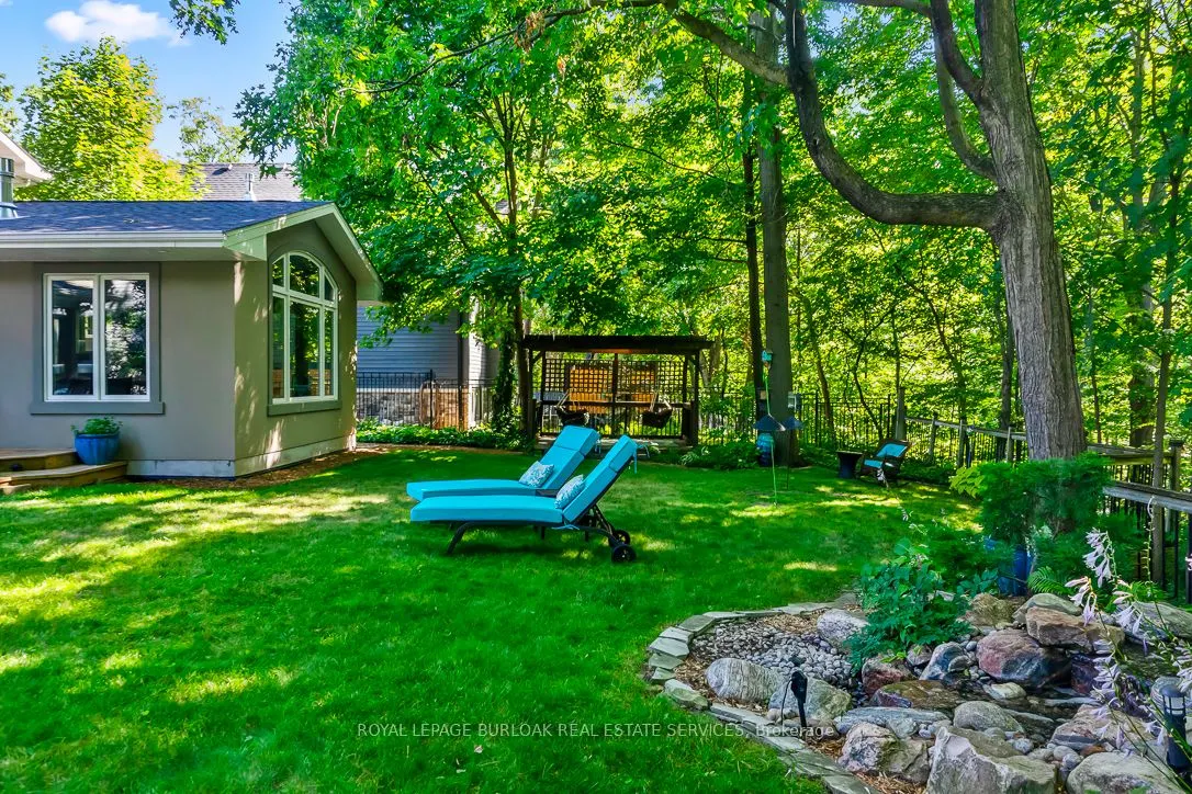 1318 Hillview Crescent