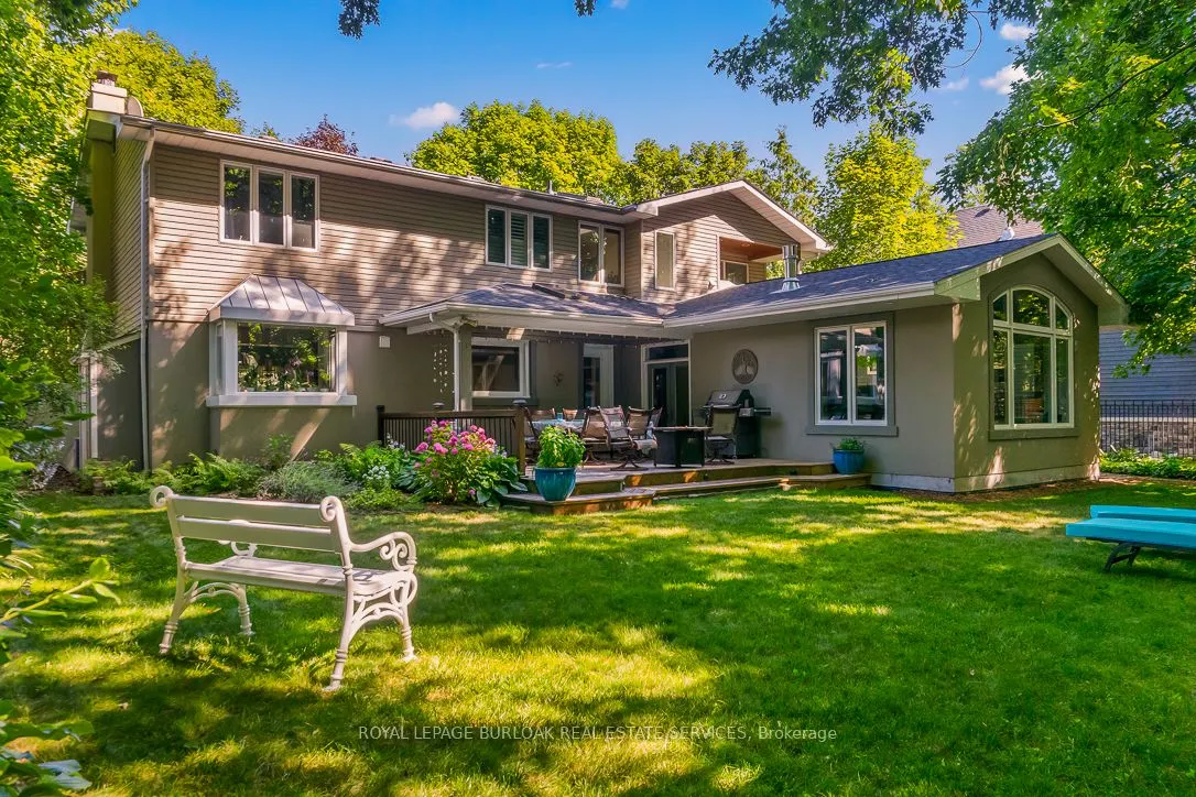 1318 Hillview Crescent