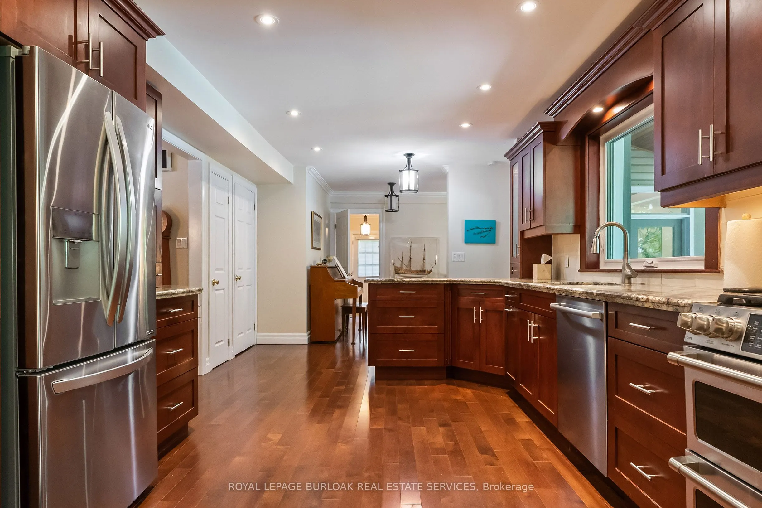 1318 Hillview Crescent