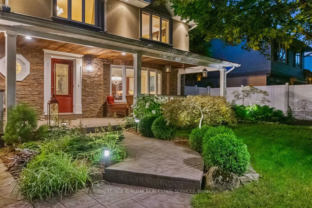 1318 Hillview Crescent