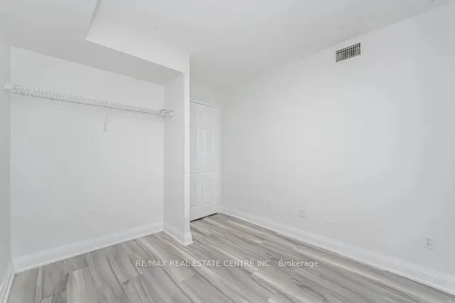 285 Enfield Place, #1207