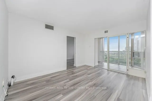285 Enfield Place, #1207