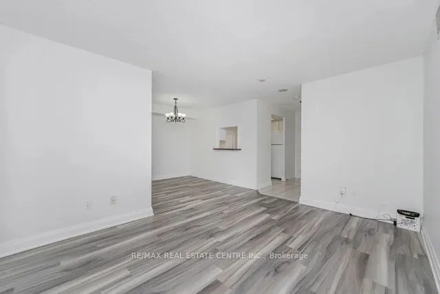 285 Enfield Place, #1207