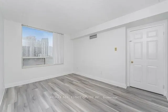 285 Enfield Place, #1207