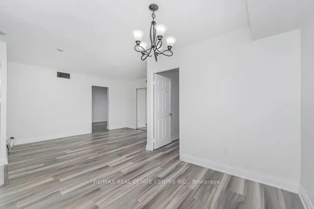 285 Enfield Place, #1207