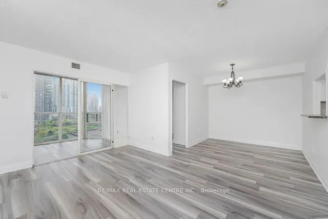 285 Enfield Place, #1207