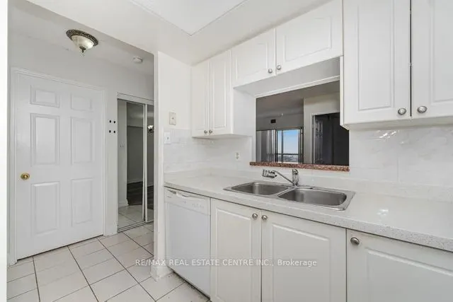 285 Enfield Place, #1207