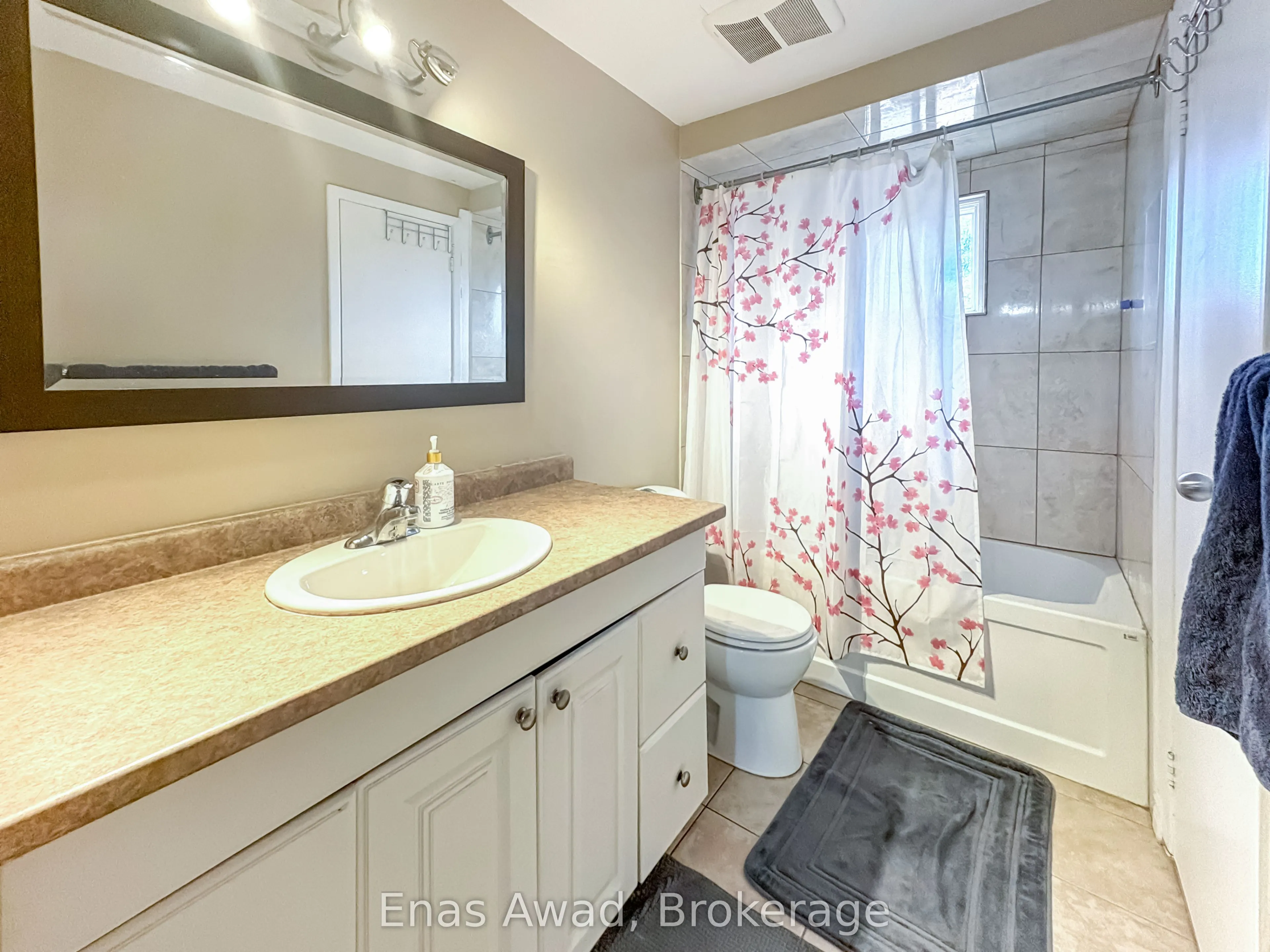 3072 Patrick Crescent
