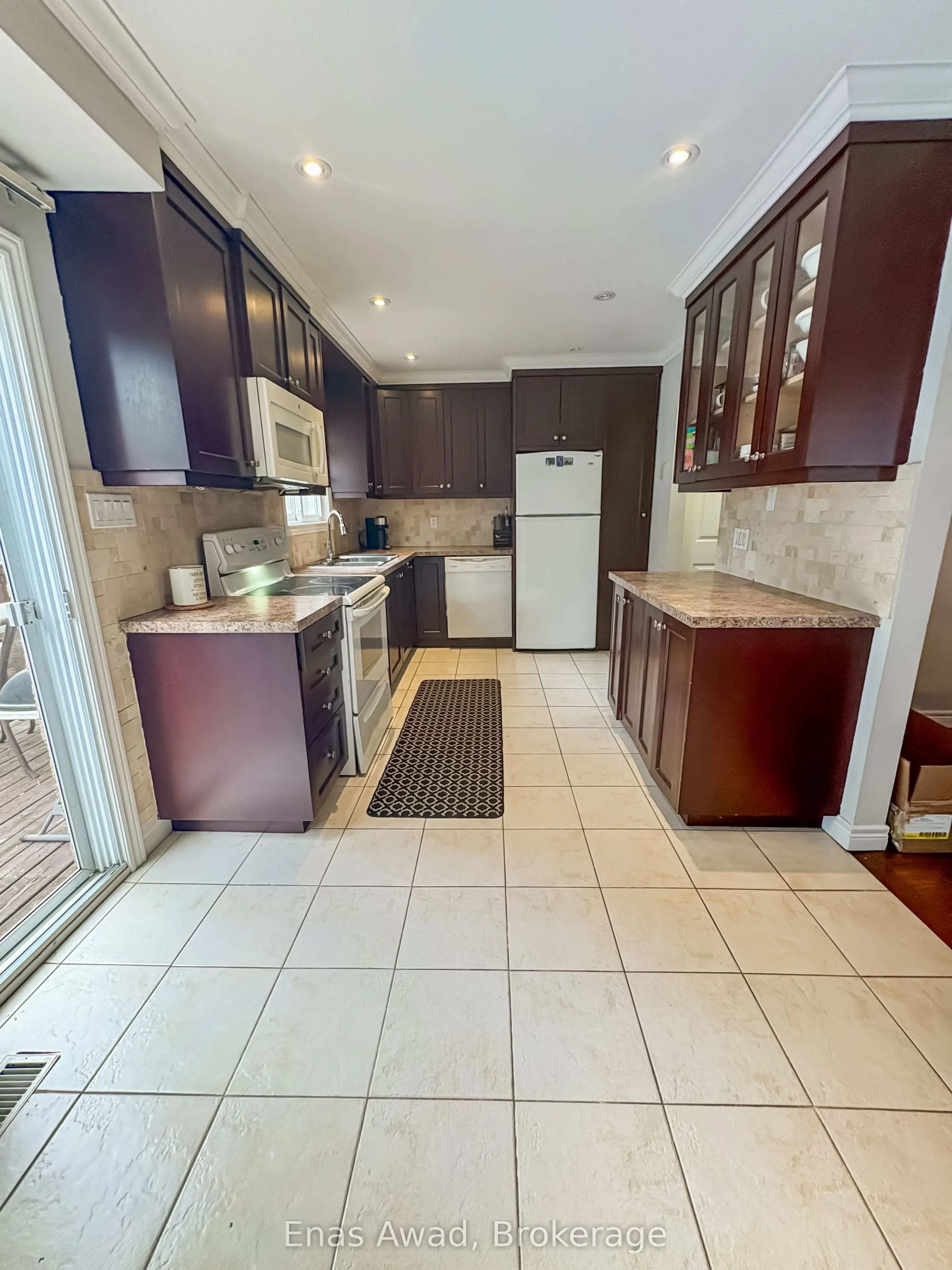 3072 Patrick Crescent